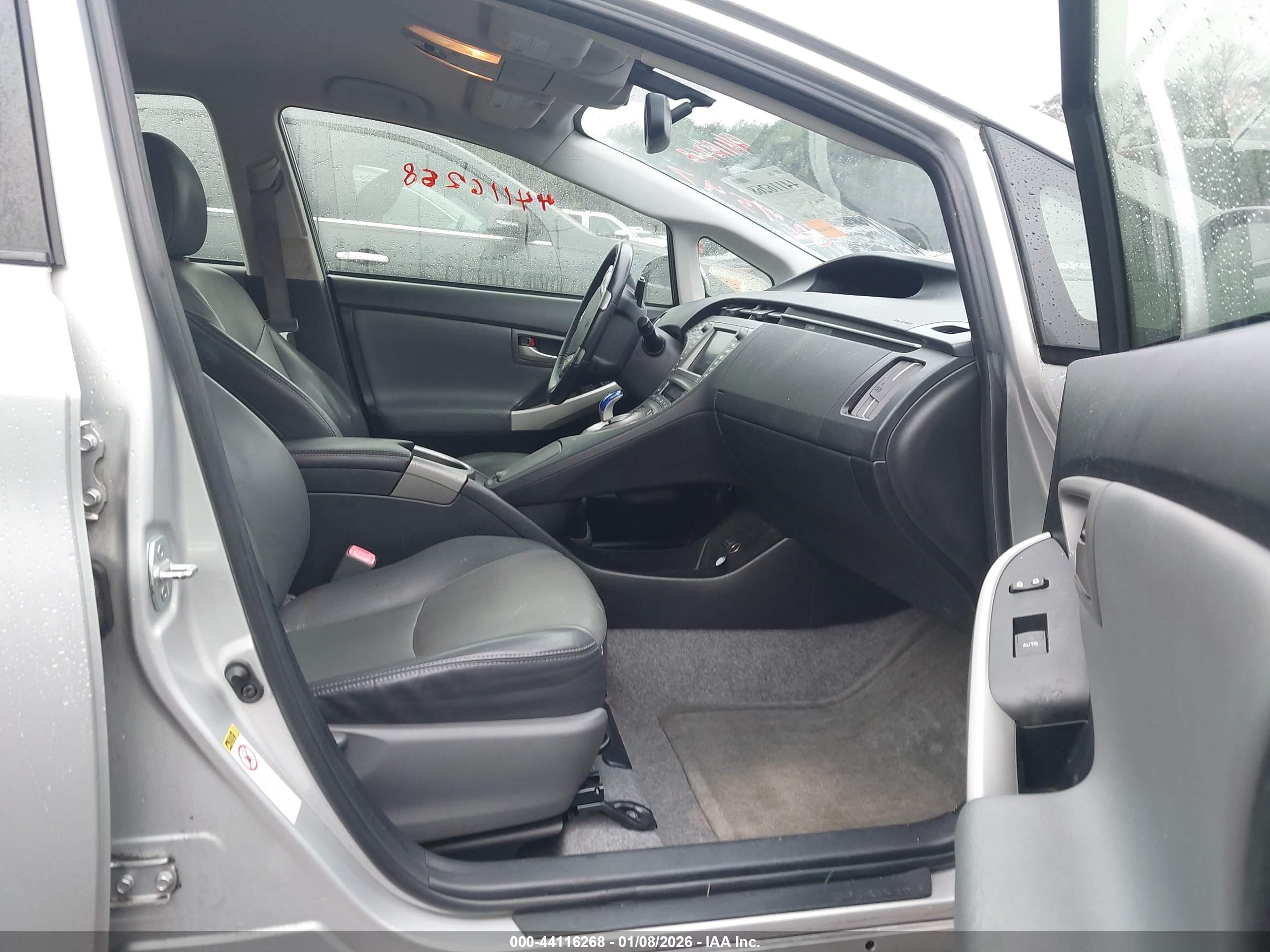 TOYOTA PRIUS image 5