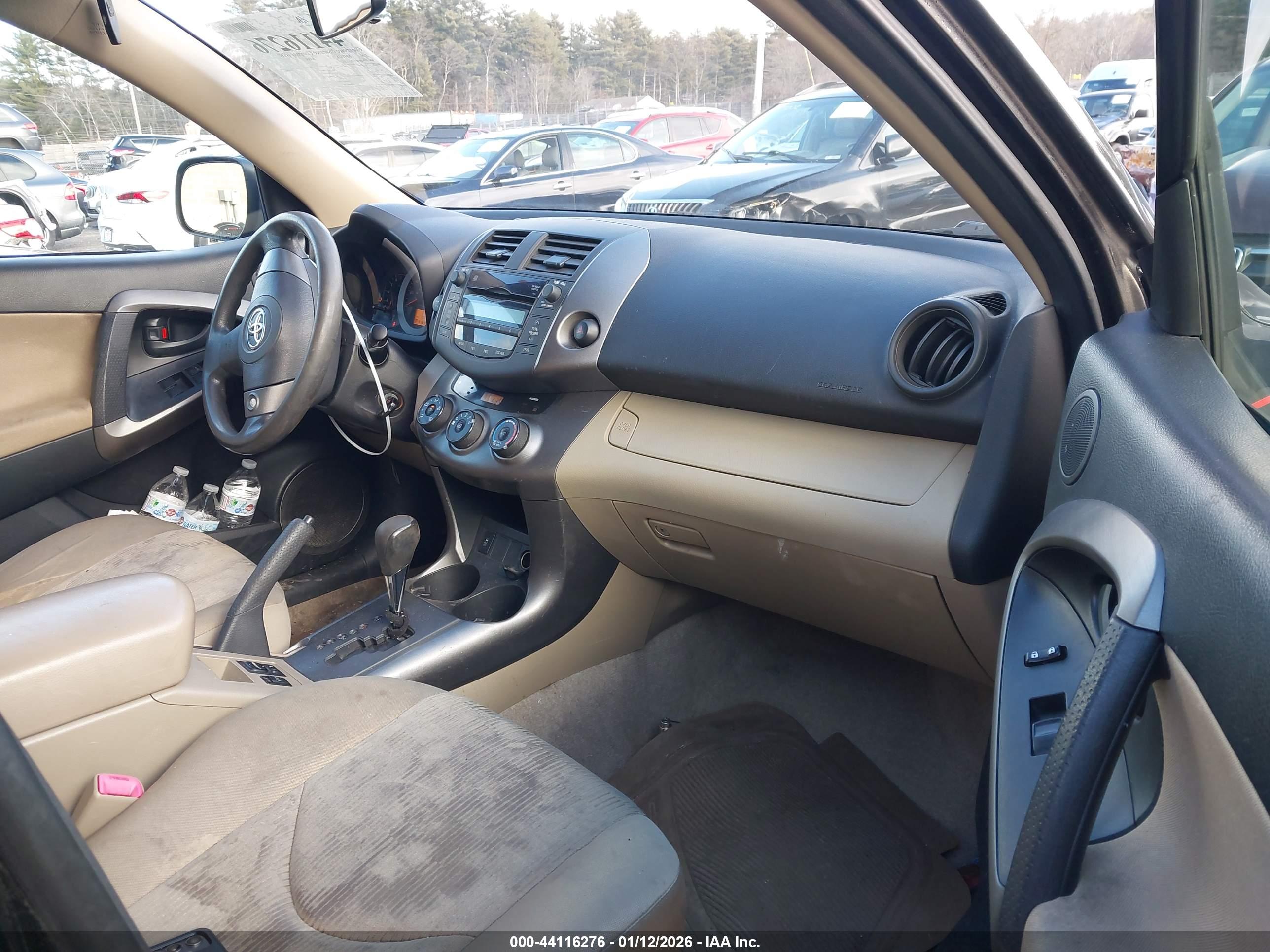 TOYOTA RAV4 image 5