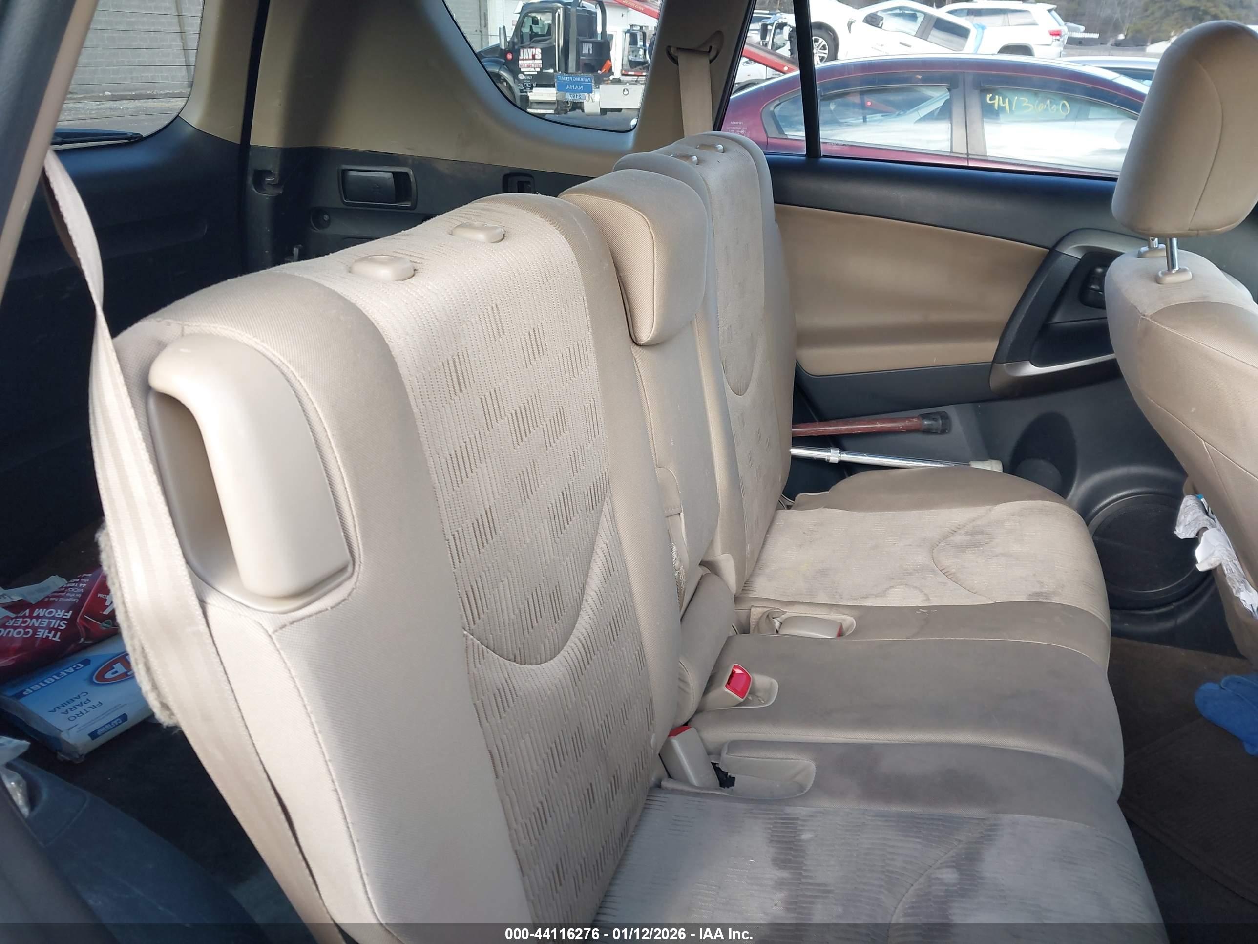 TOYOTA RAV4 image 8