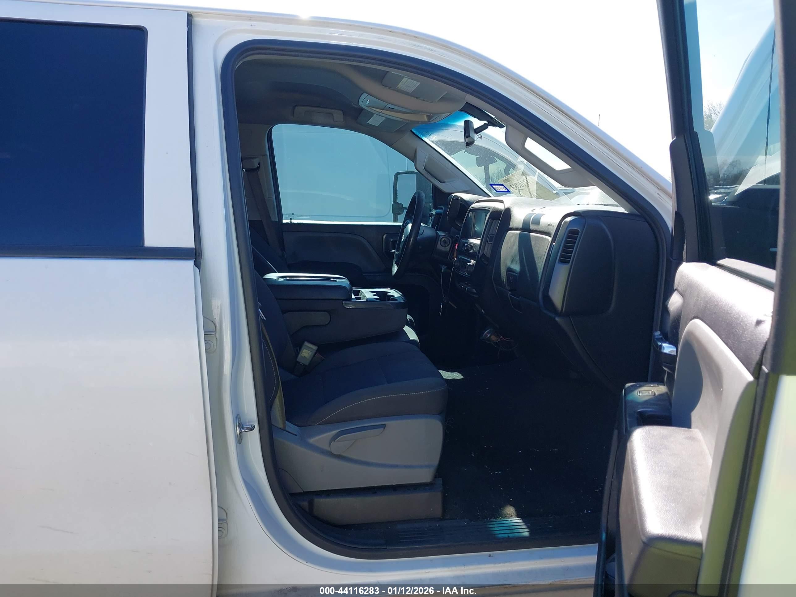CHEVROLET SILVERADO image 5