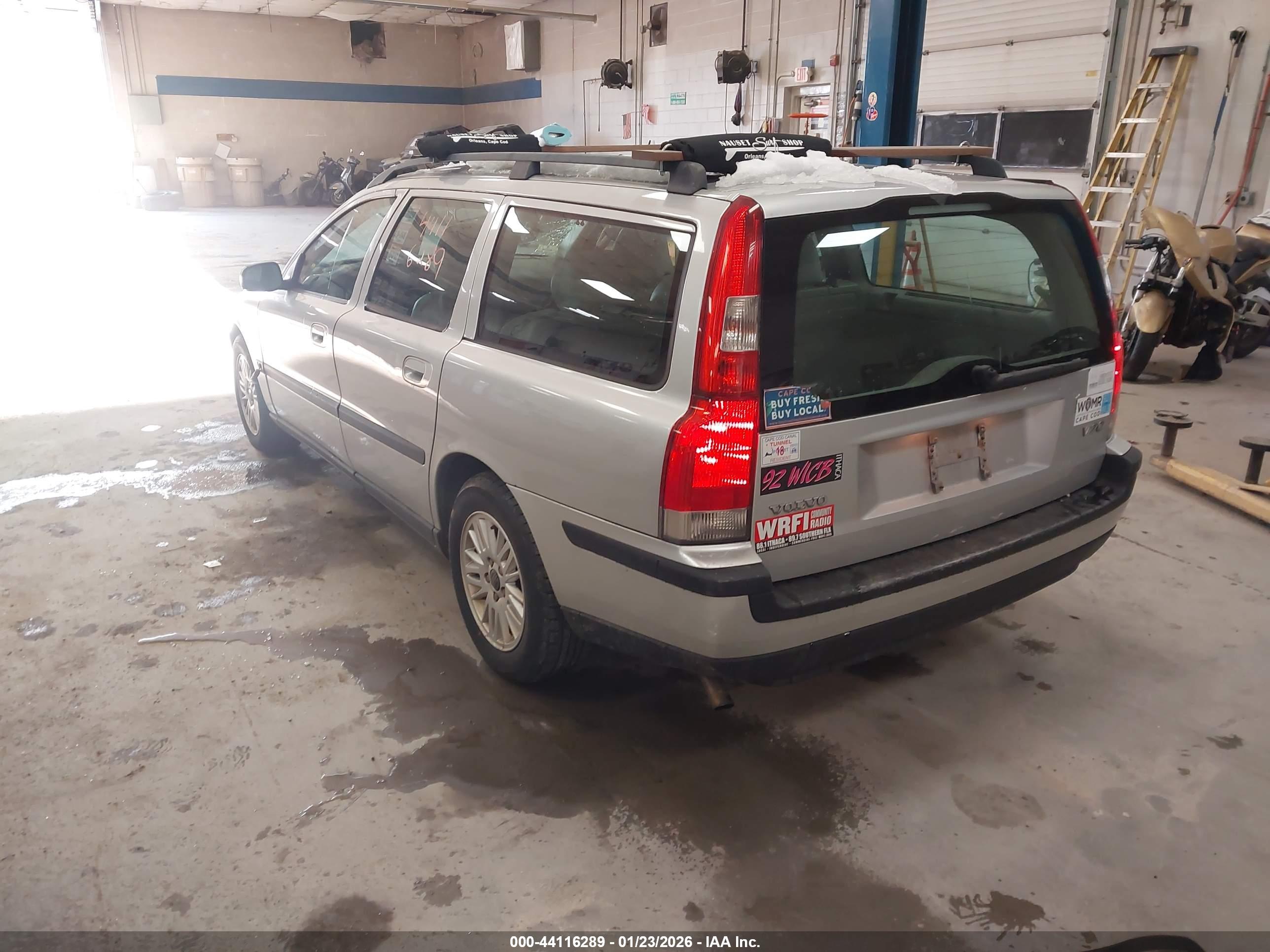 VOLVO V70 image 3