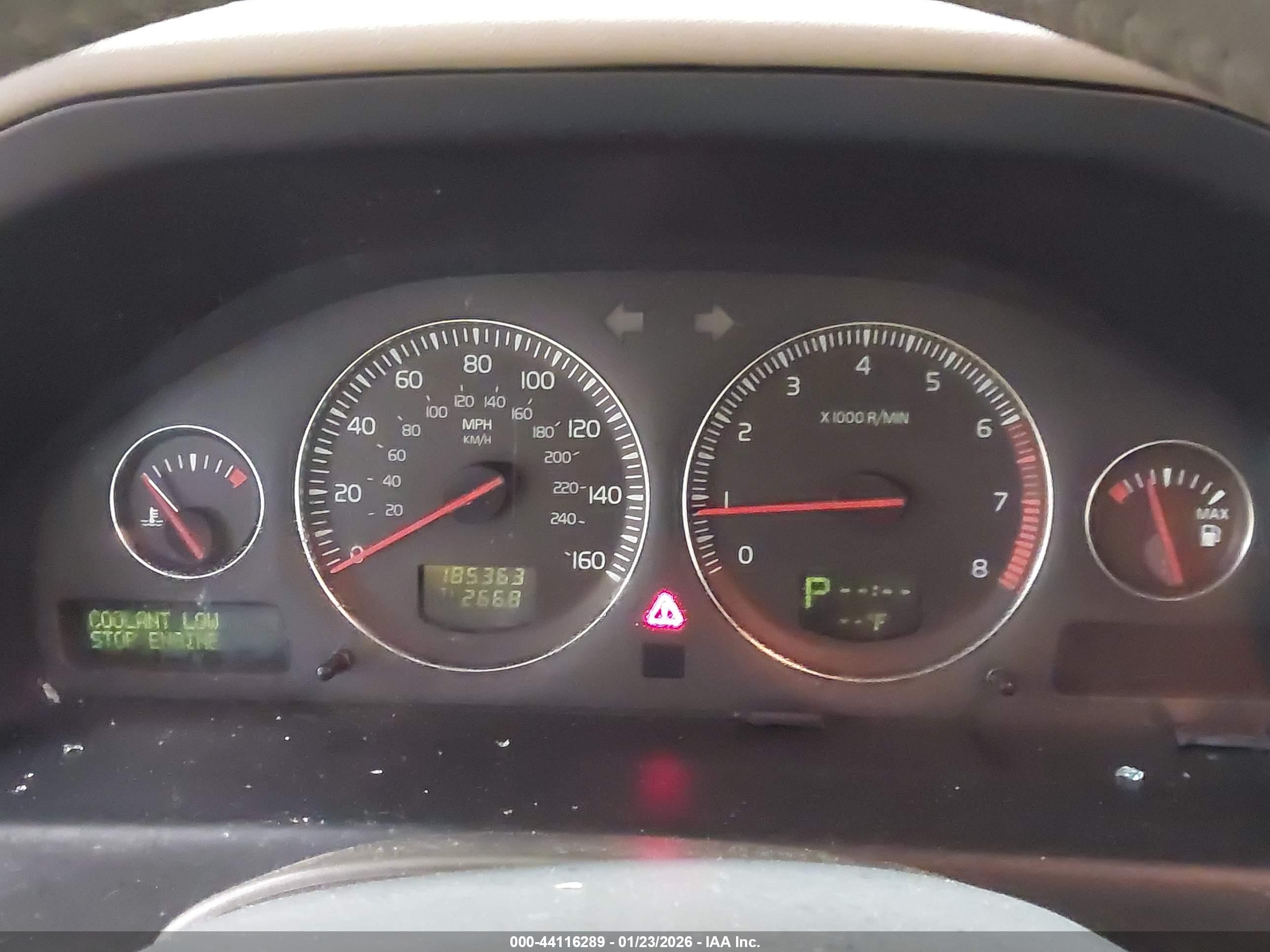 VOLVO V70 image 7