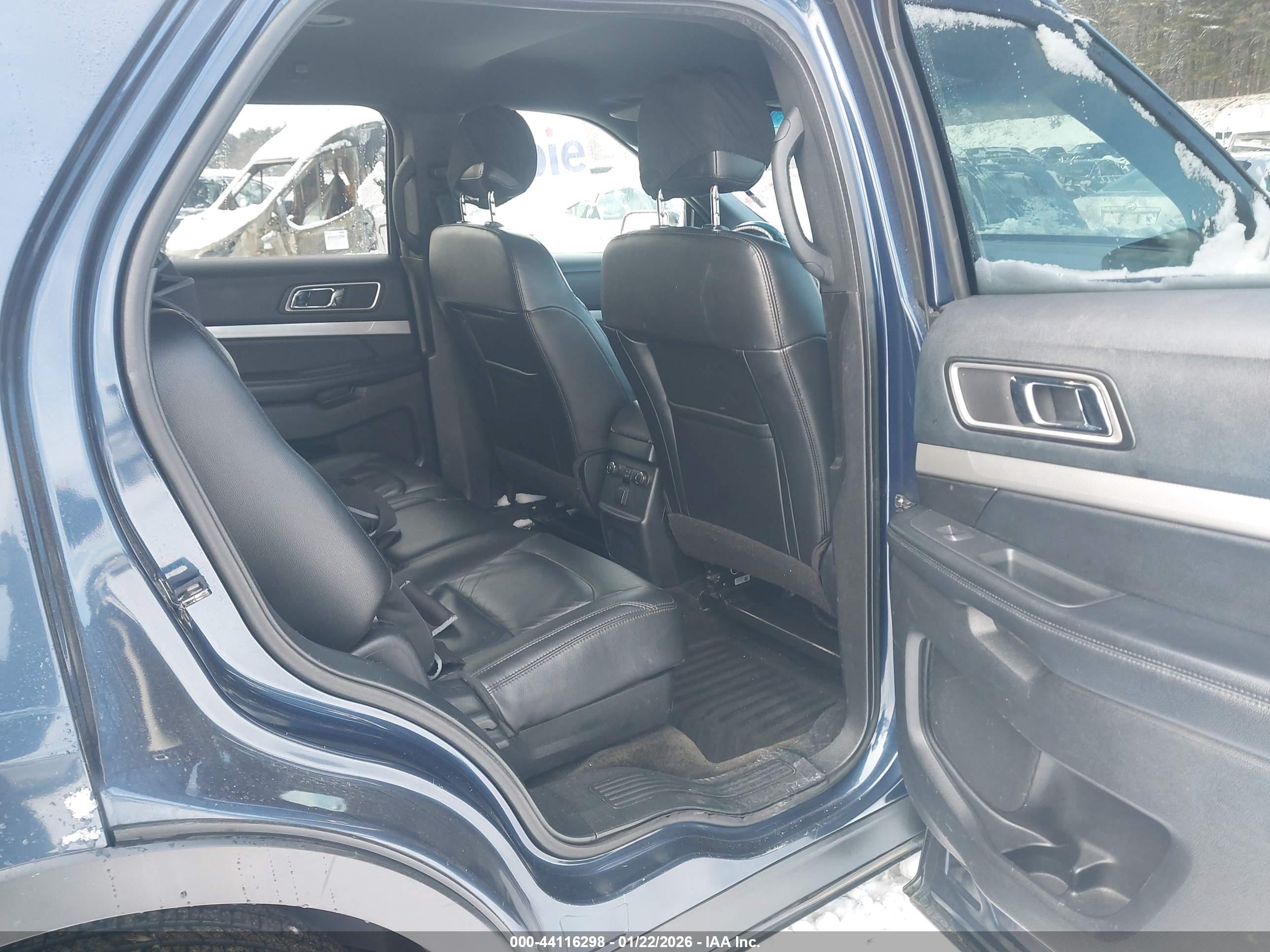 FORD EXPLORER image 8