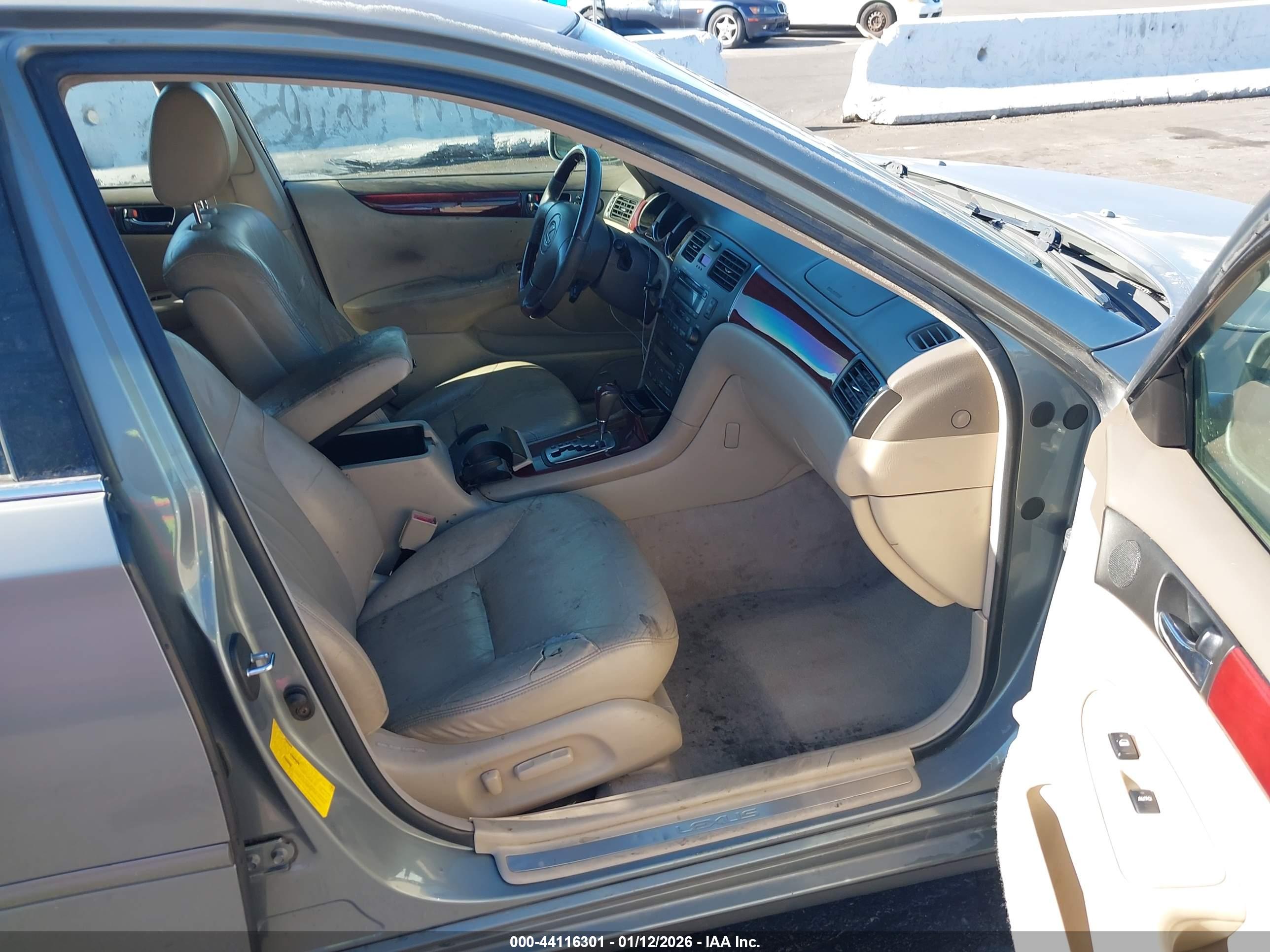 LEXUS ES image 5