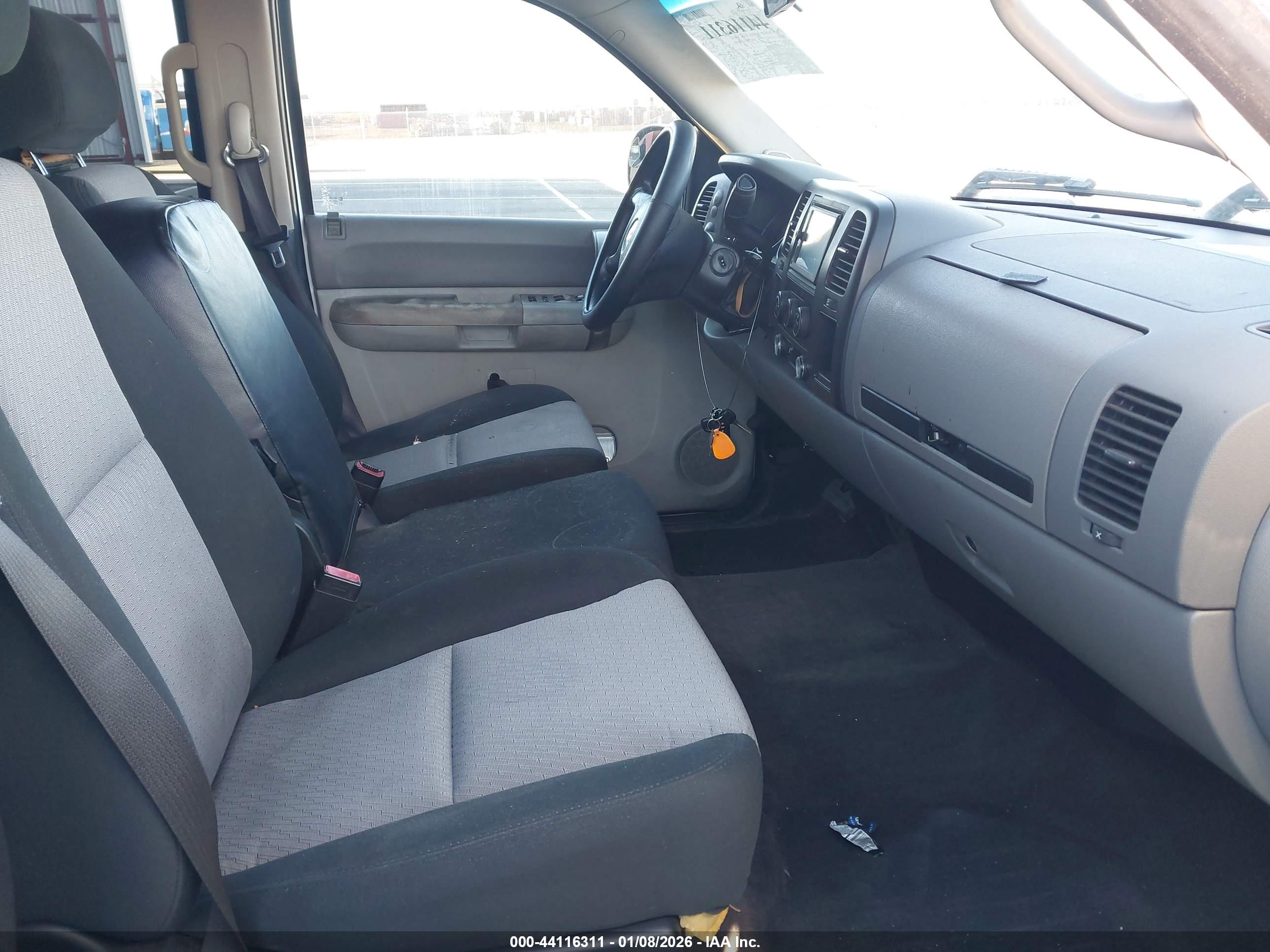 CHEVROLET SILVERADO image 5