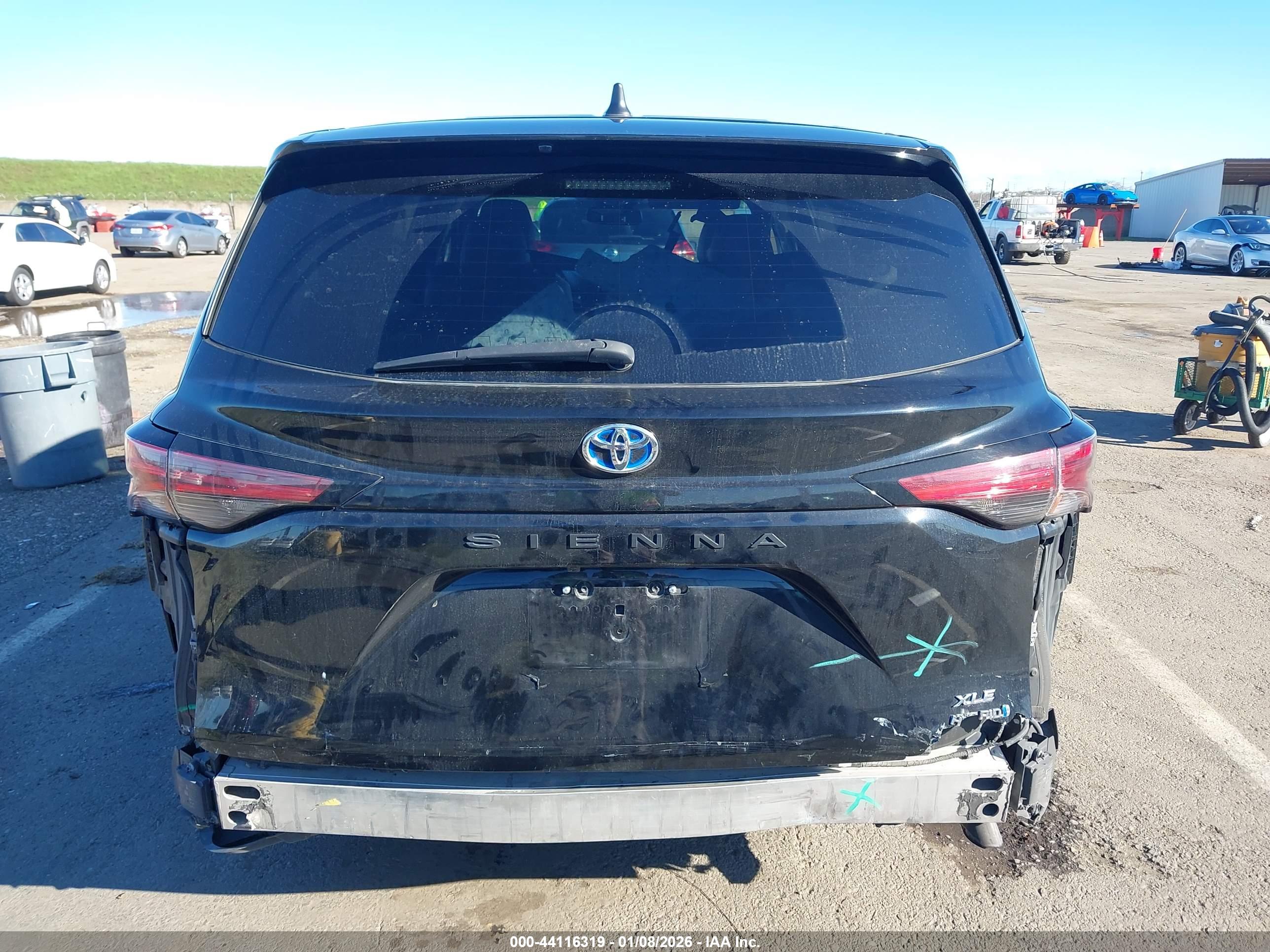 TOYOTA SIENNA image 6