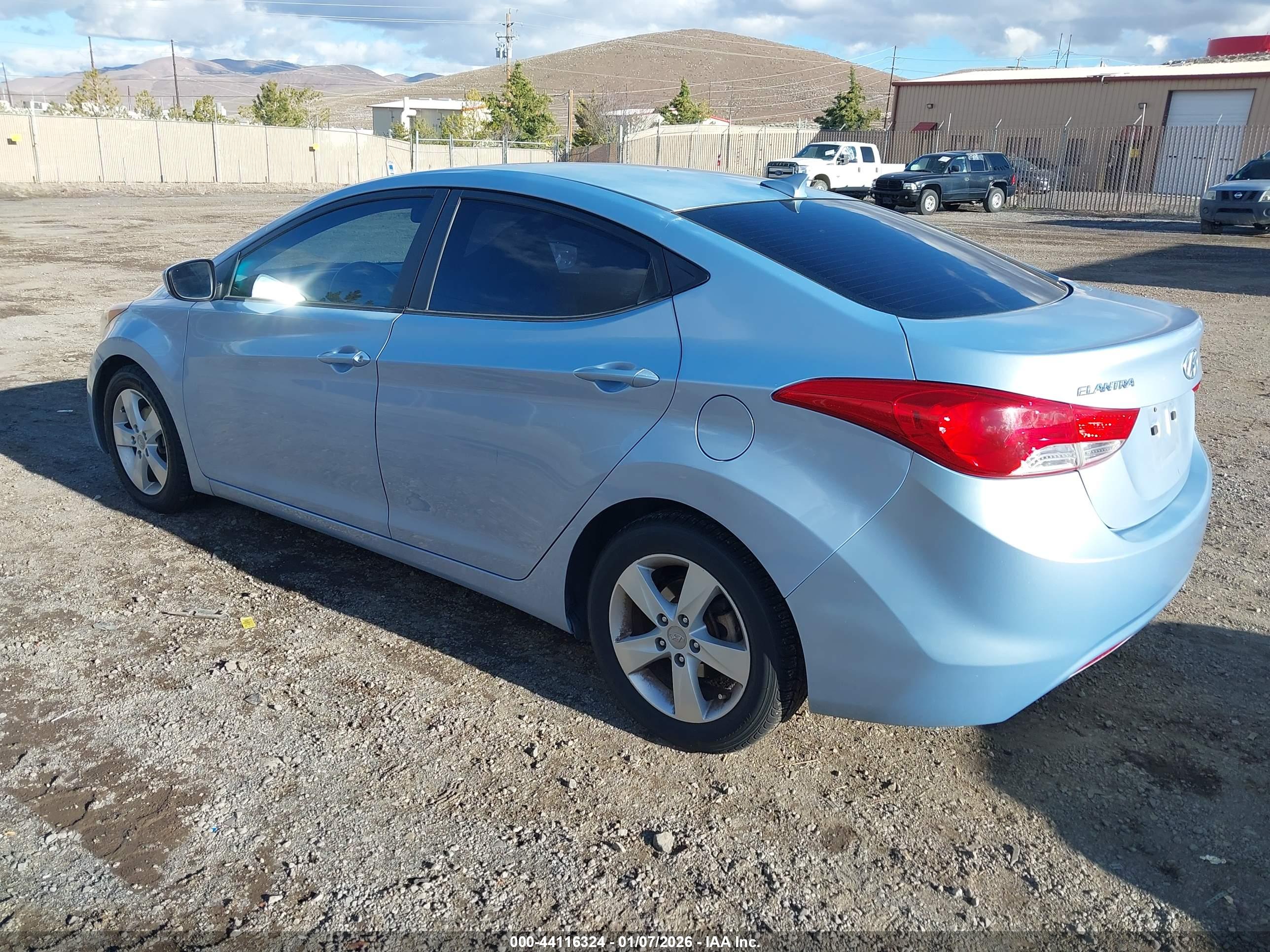 HYUNDAI ELANTRA image 3