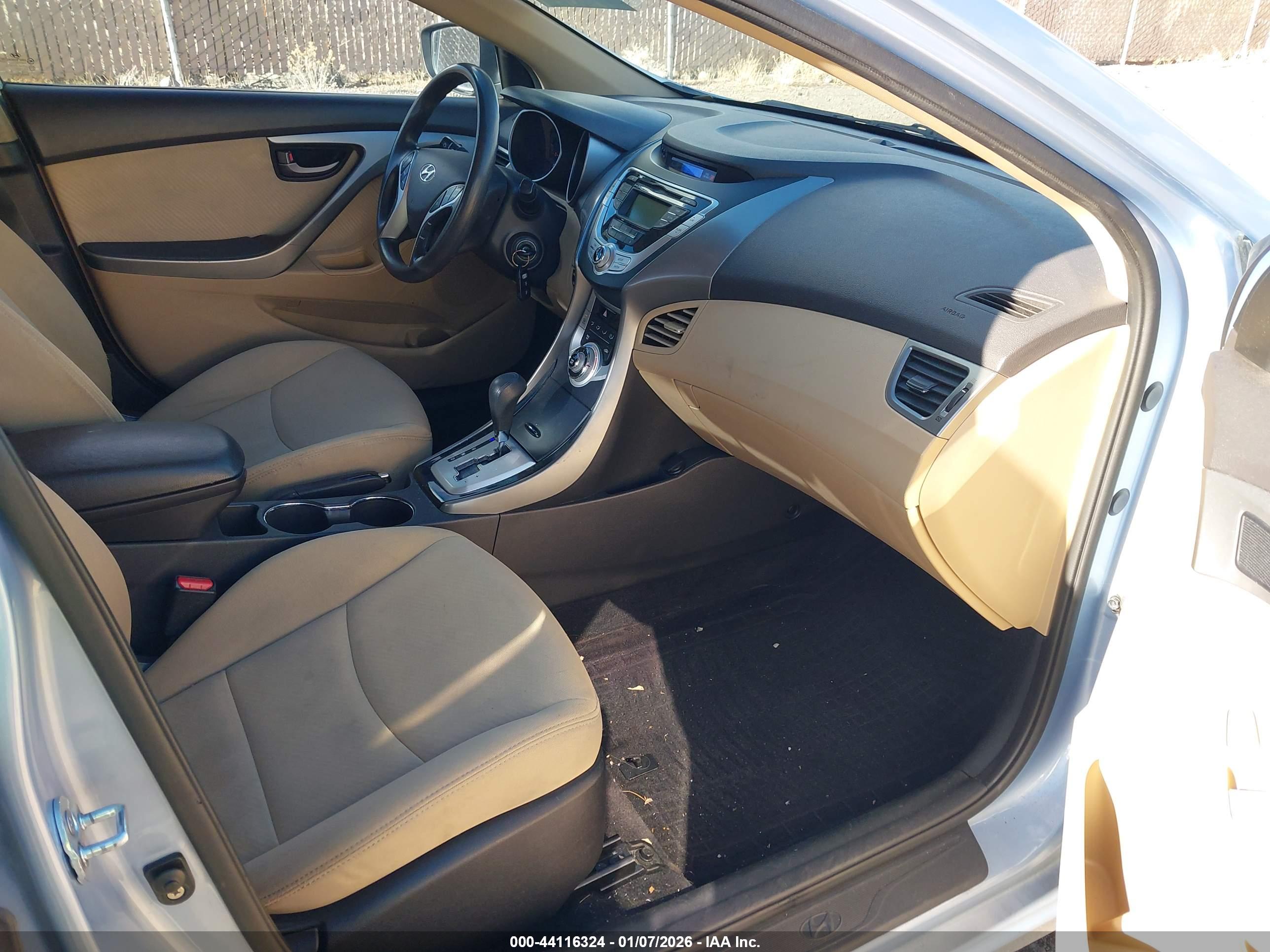 HYUNDAI ELANTRA image 5