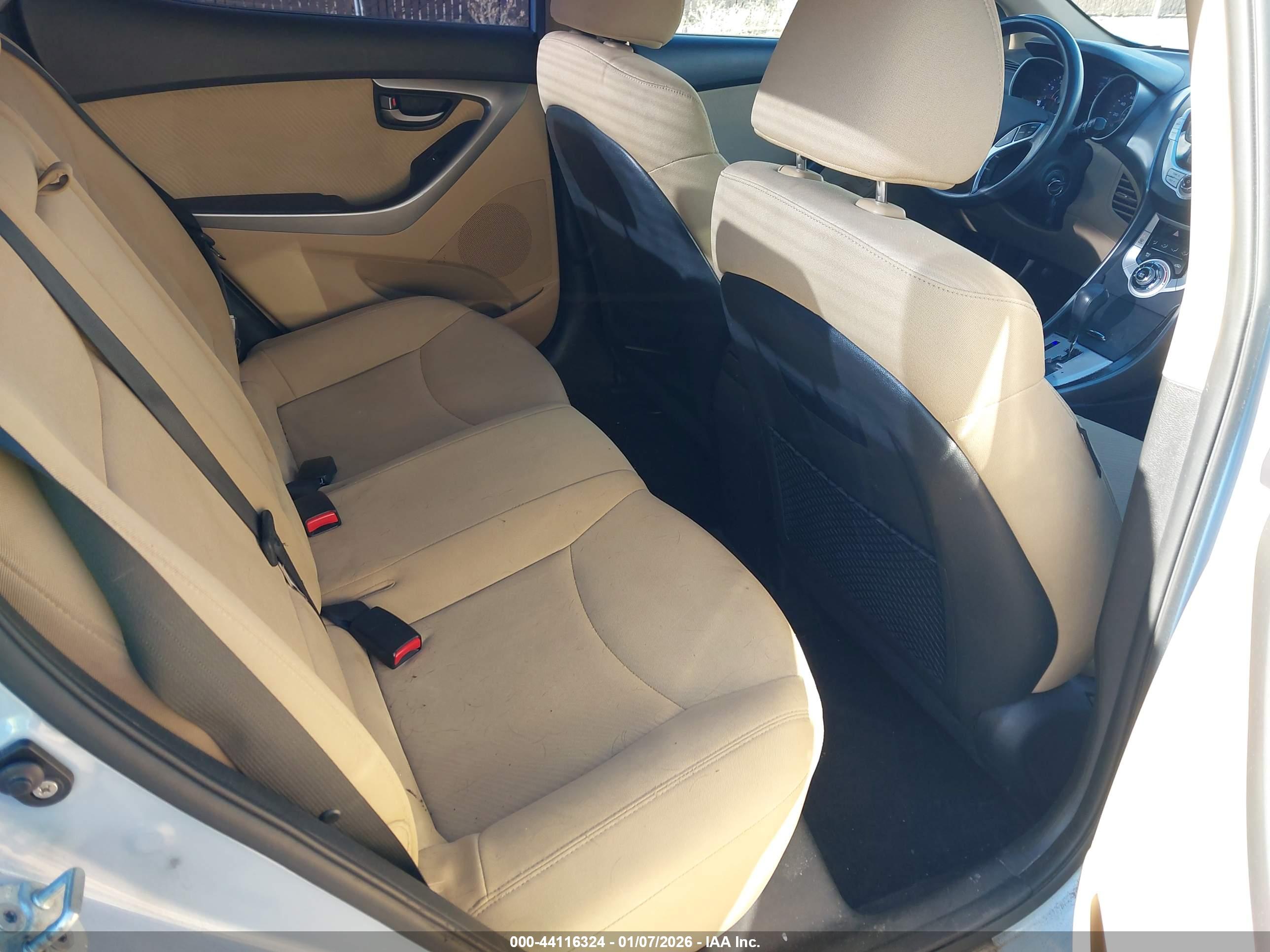 HYUNDAI ELANTRA image 8