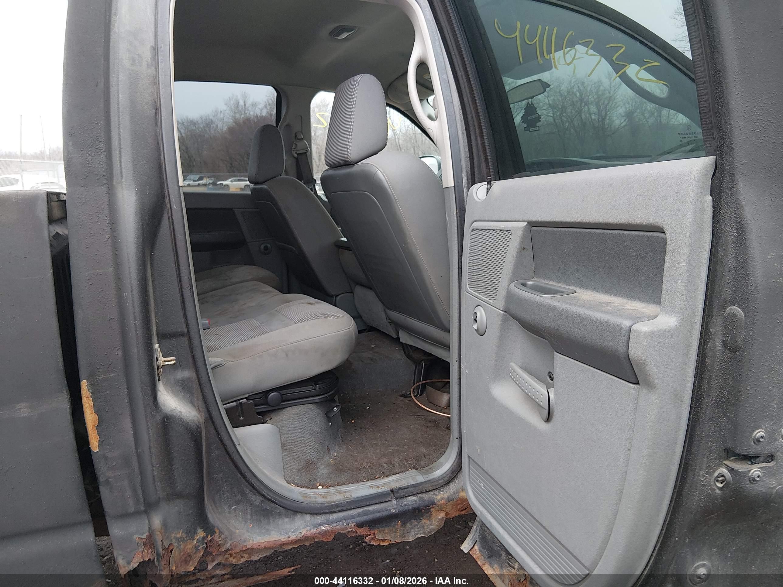 DODGE RAM image 8