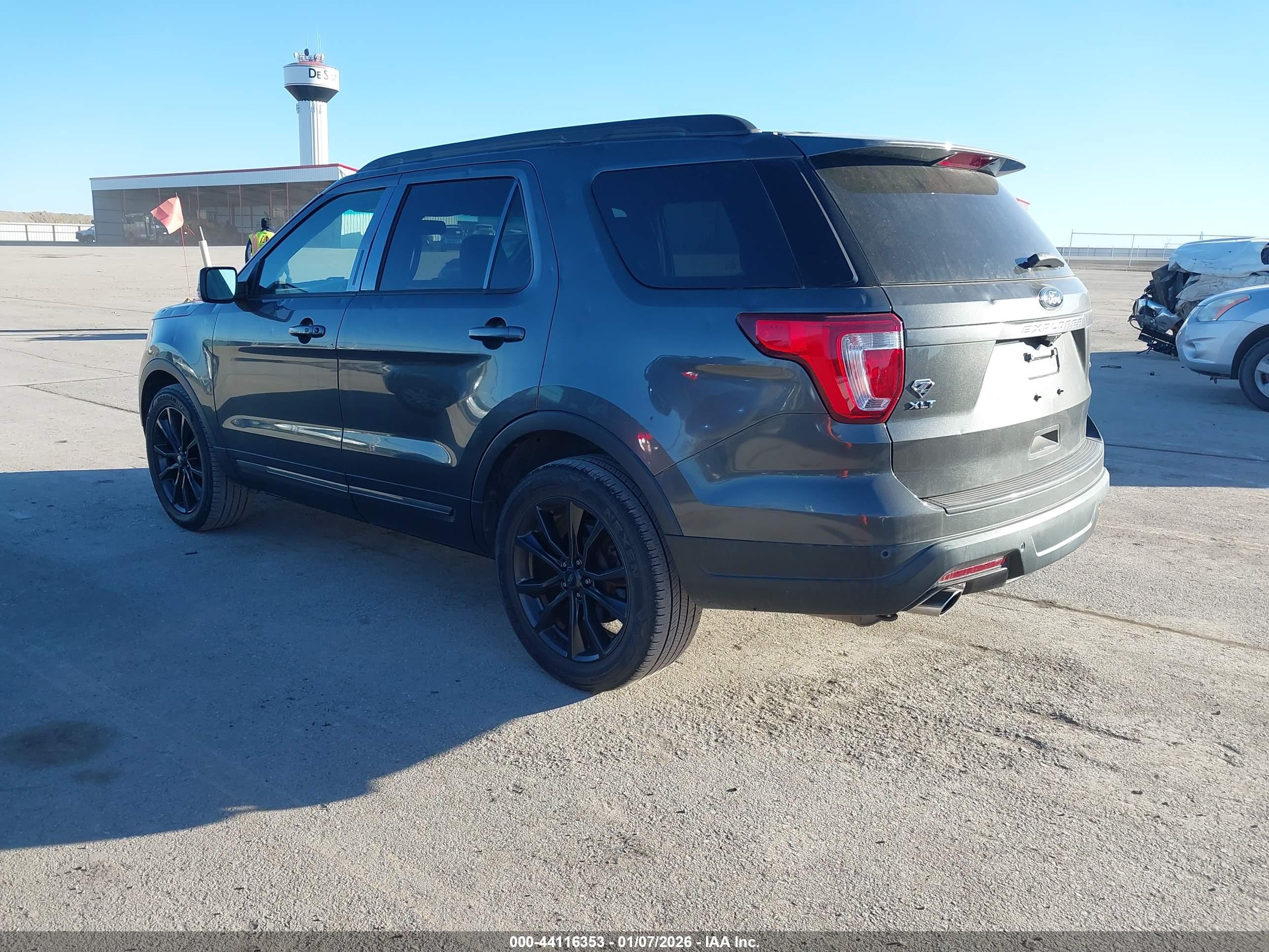 FORD EXPLORER image 3