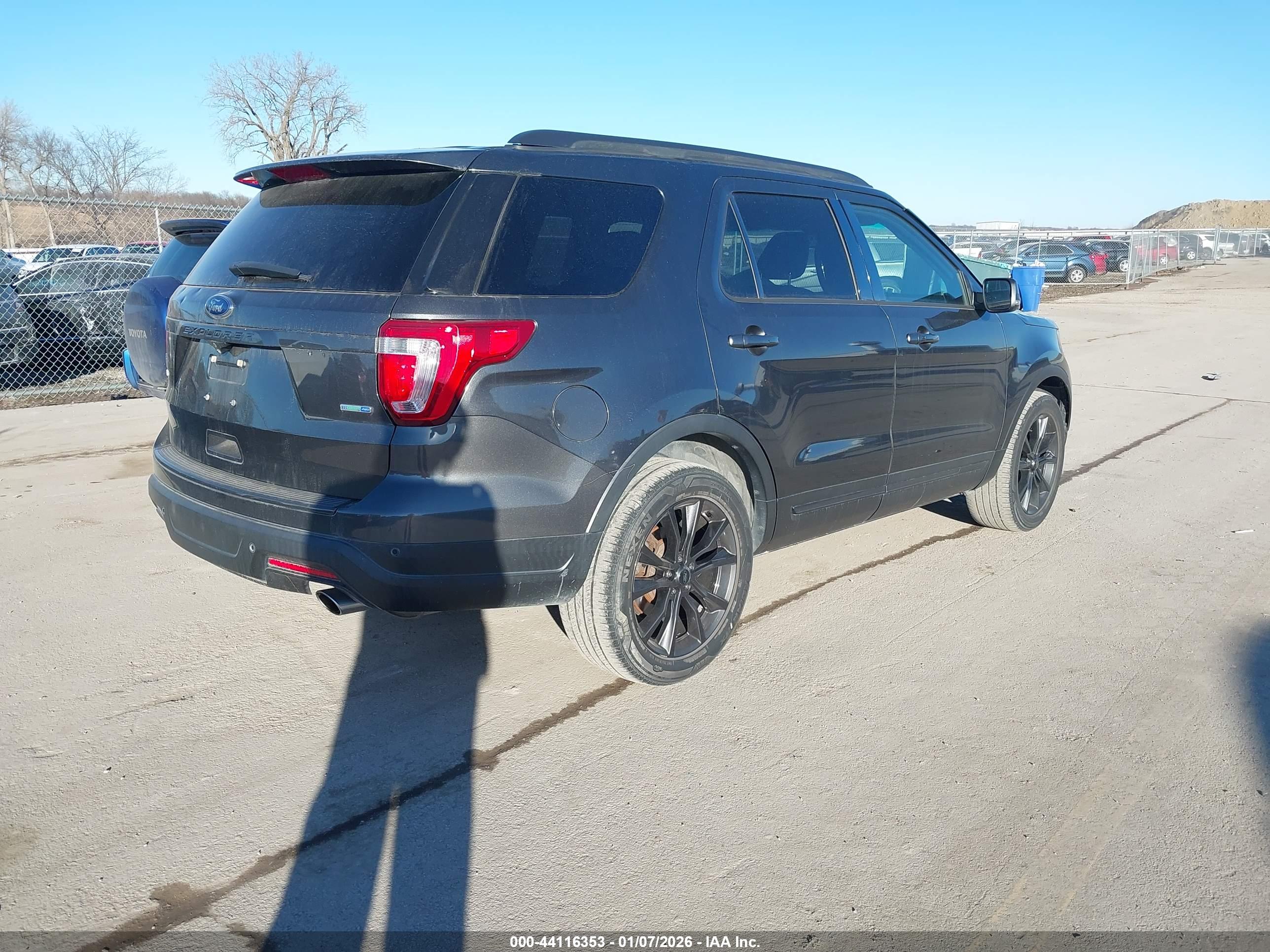 FORD EXPLORER image 4