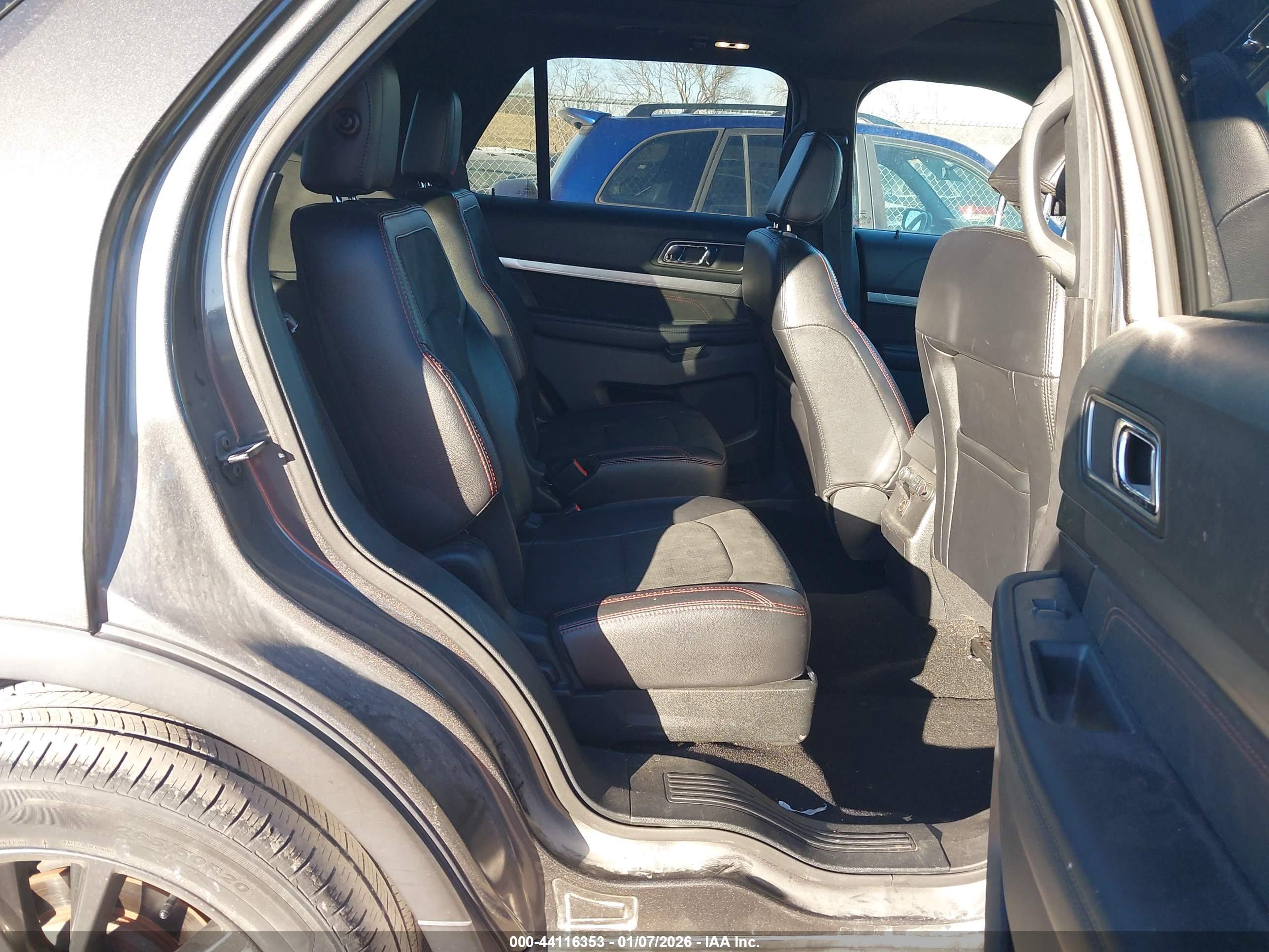 FORD EXPLORER image 8