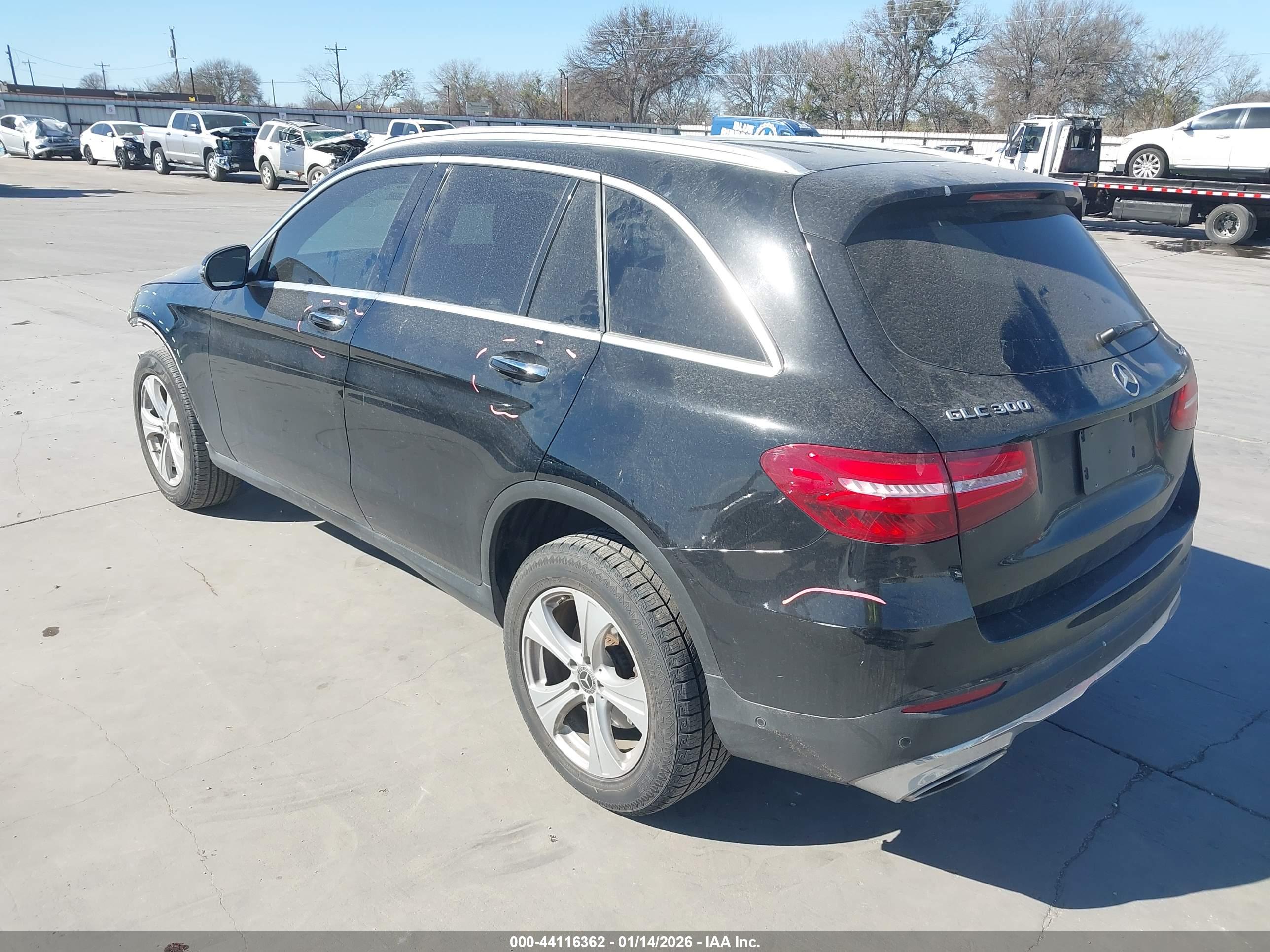 MERCEDES-BENZ GLC image 3