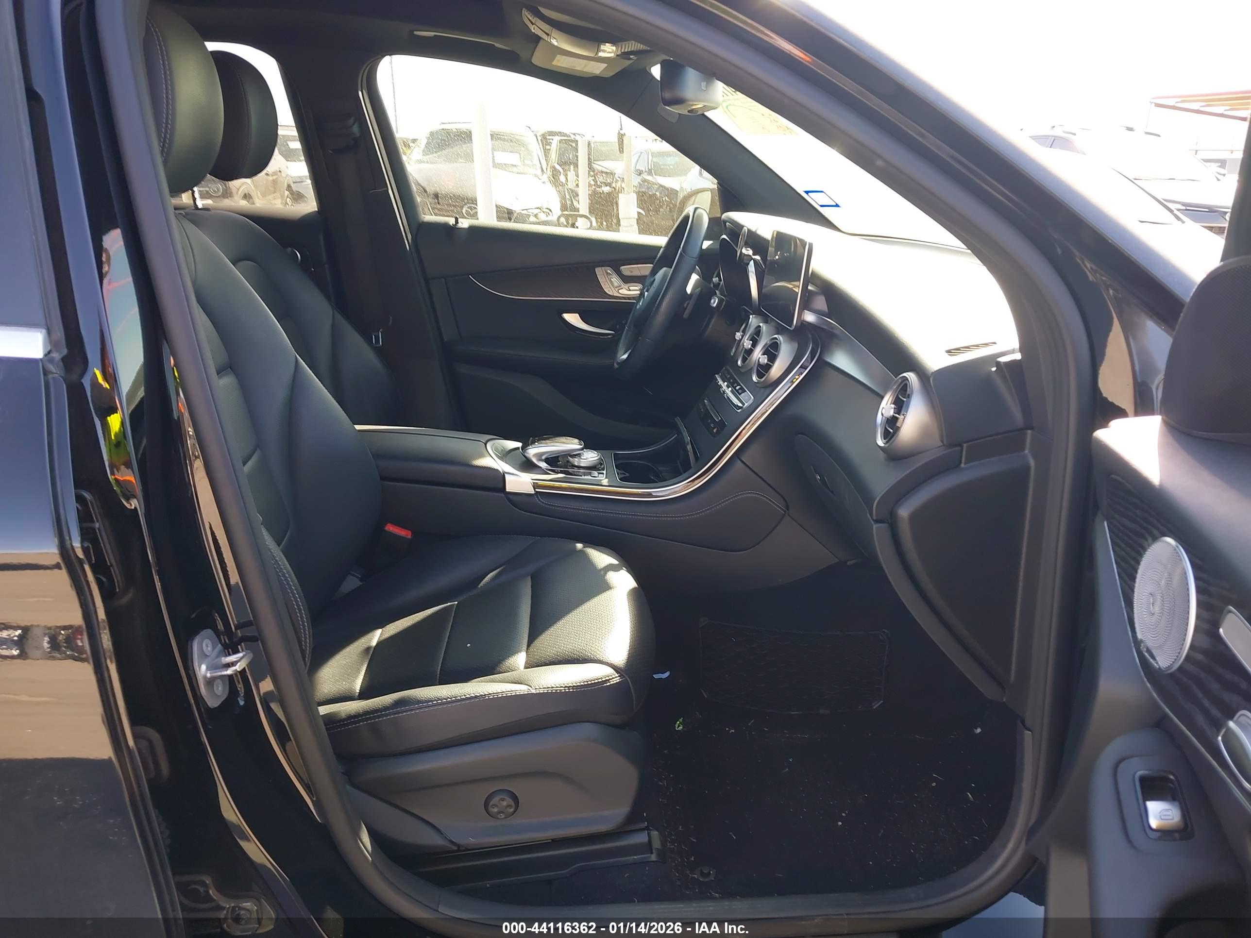 MERCEDES-BENZ GLC image 5