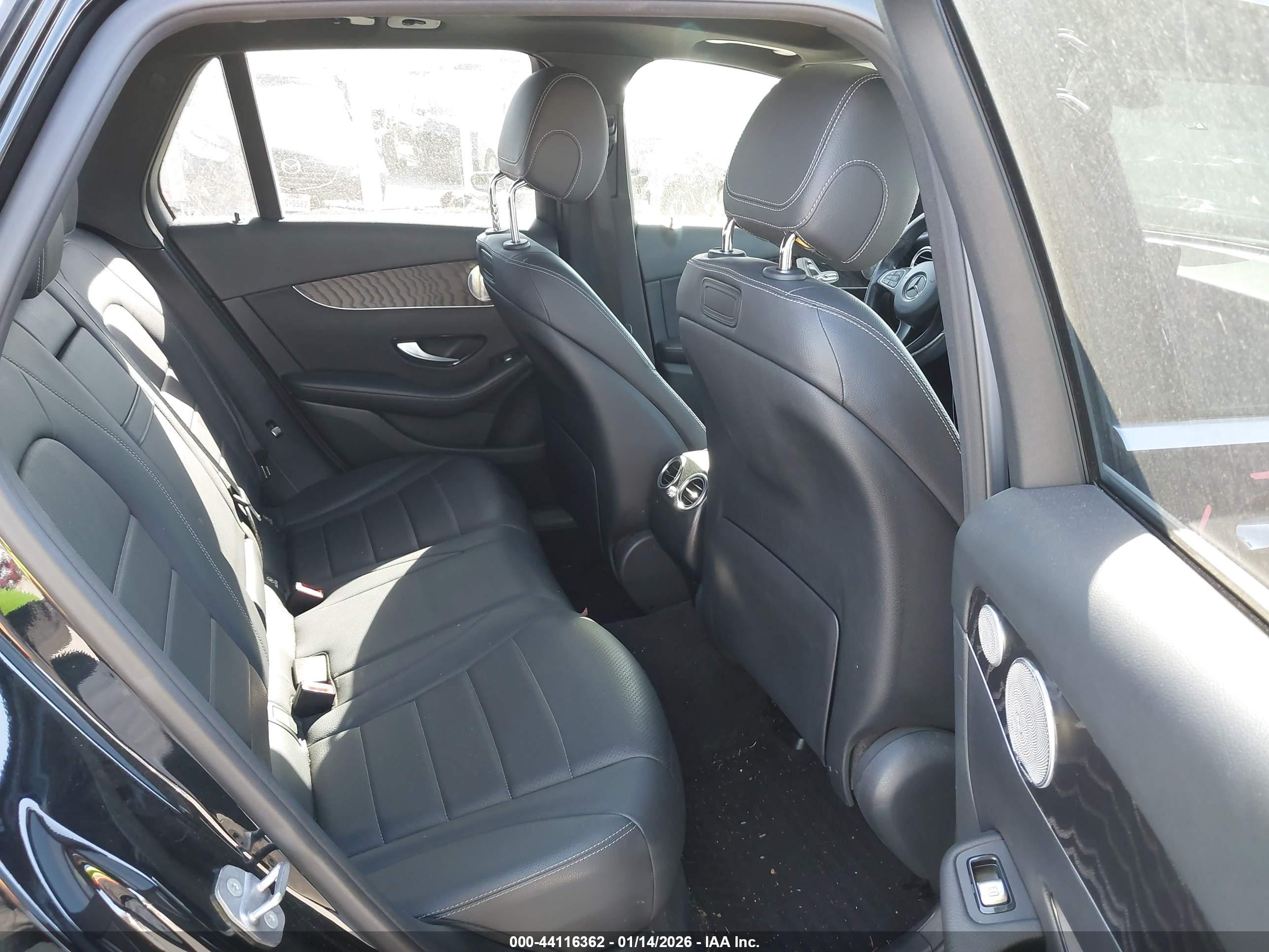 MERCEDES-BENZ GLC image 8