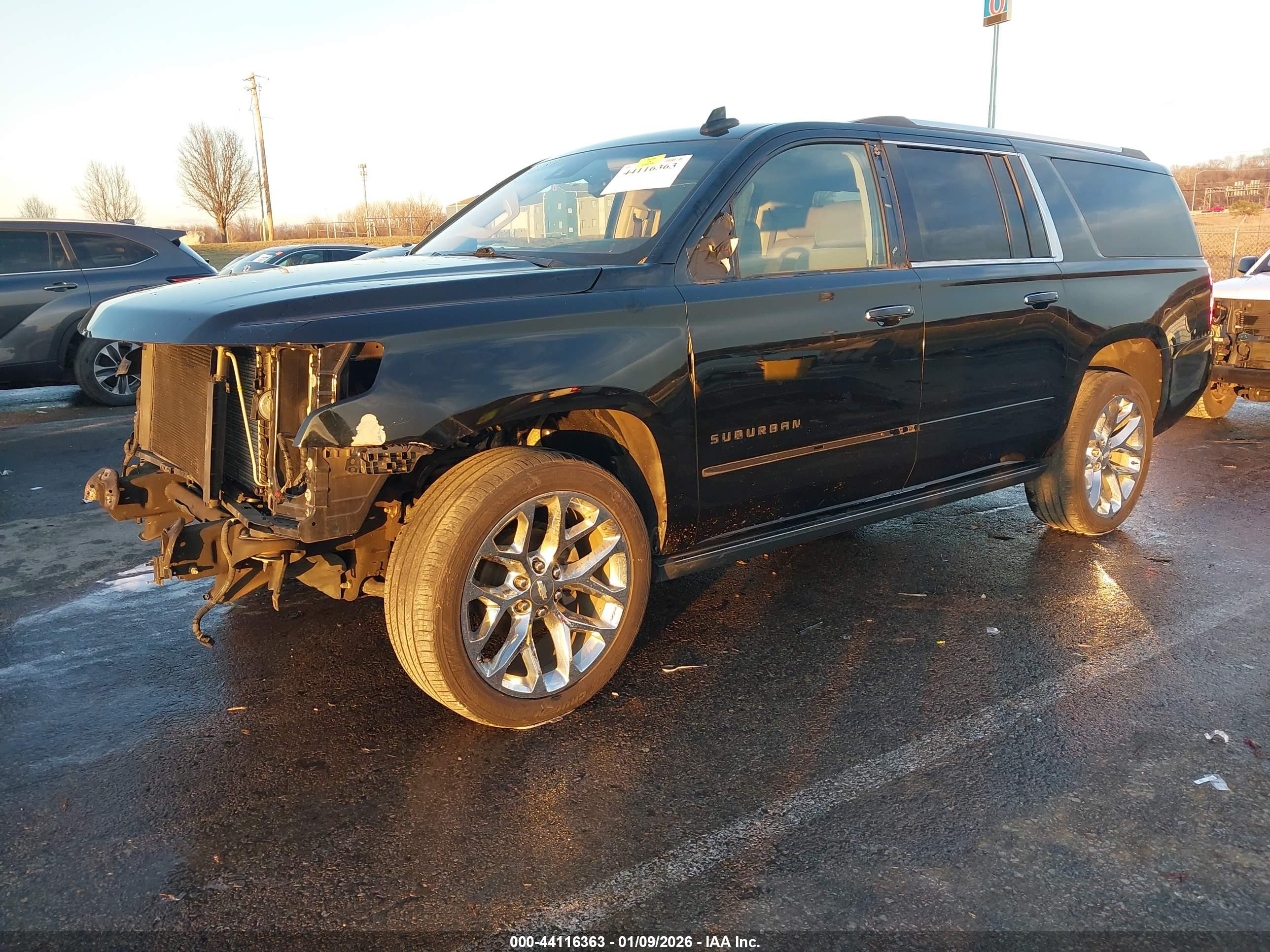 CHEVROLET SUBURBAN image 2