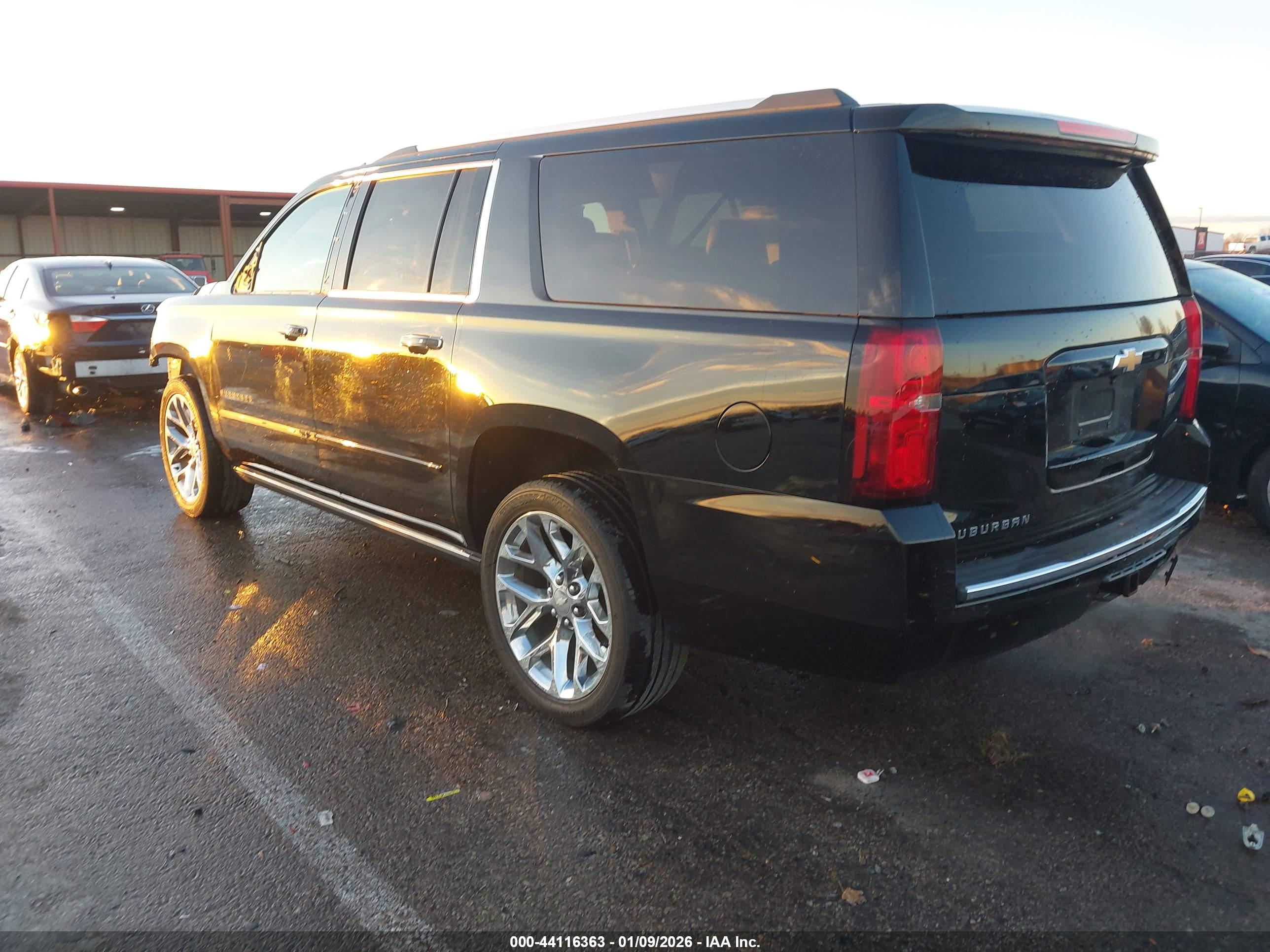 CHEVROLET SUBURBAN image 3