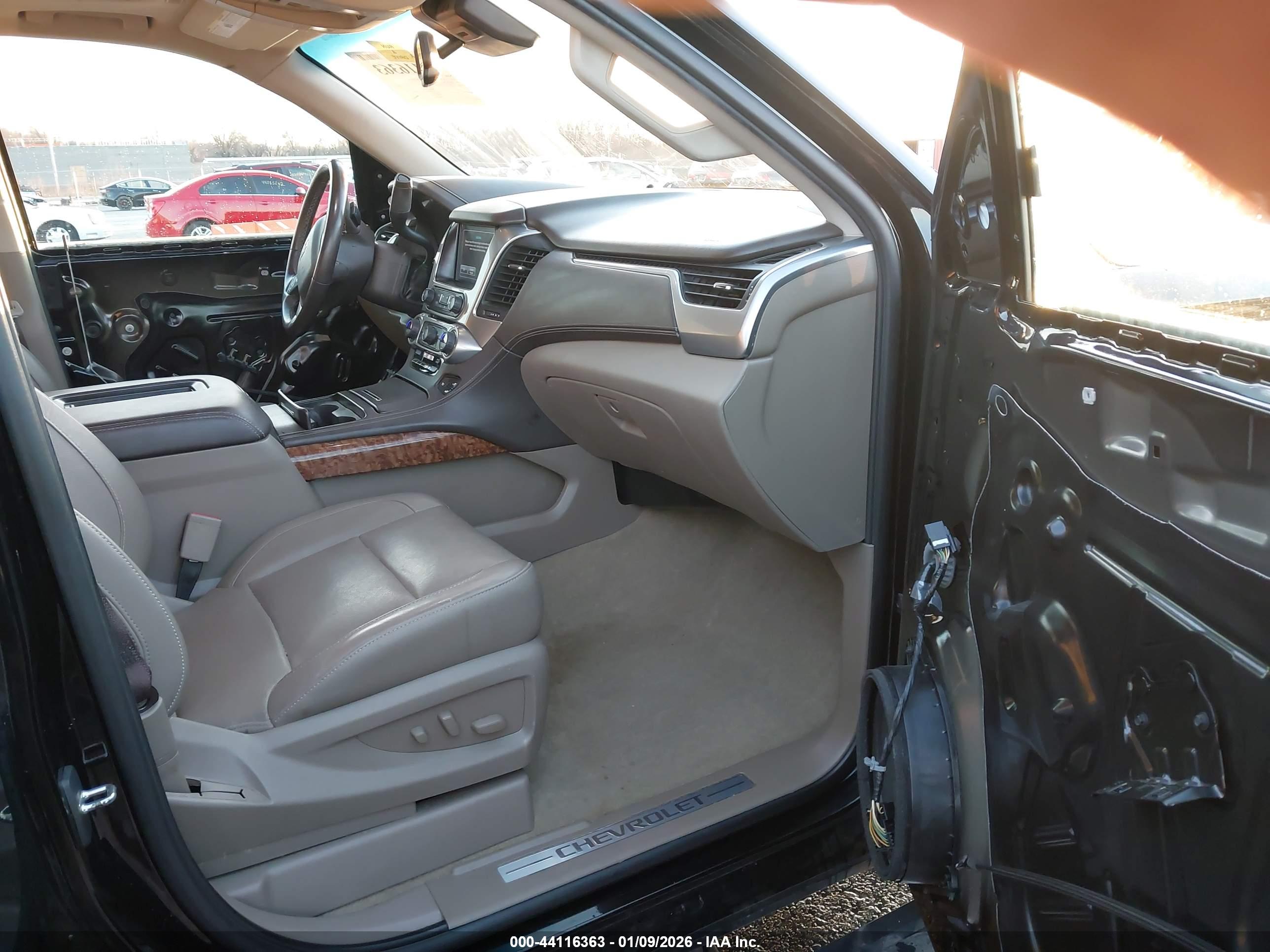 CHEVROLET SUBURBAN image 5