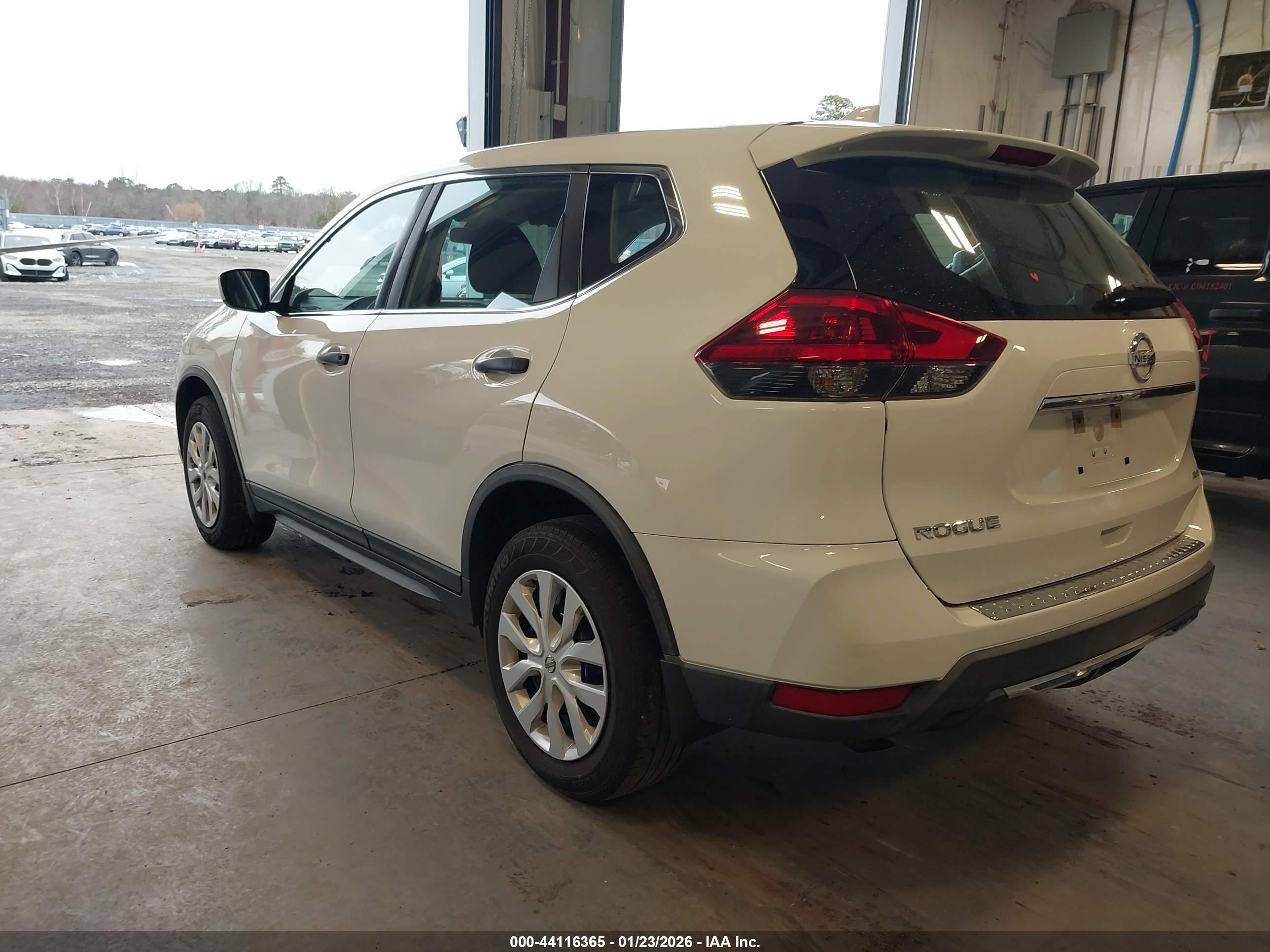 NISSAN ROGUE image 3