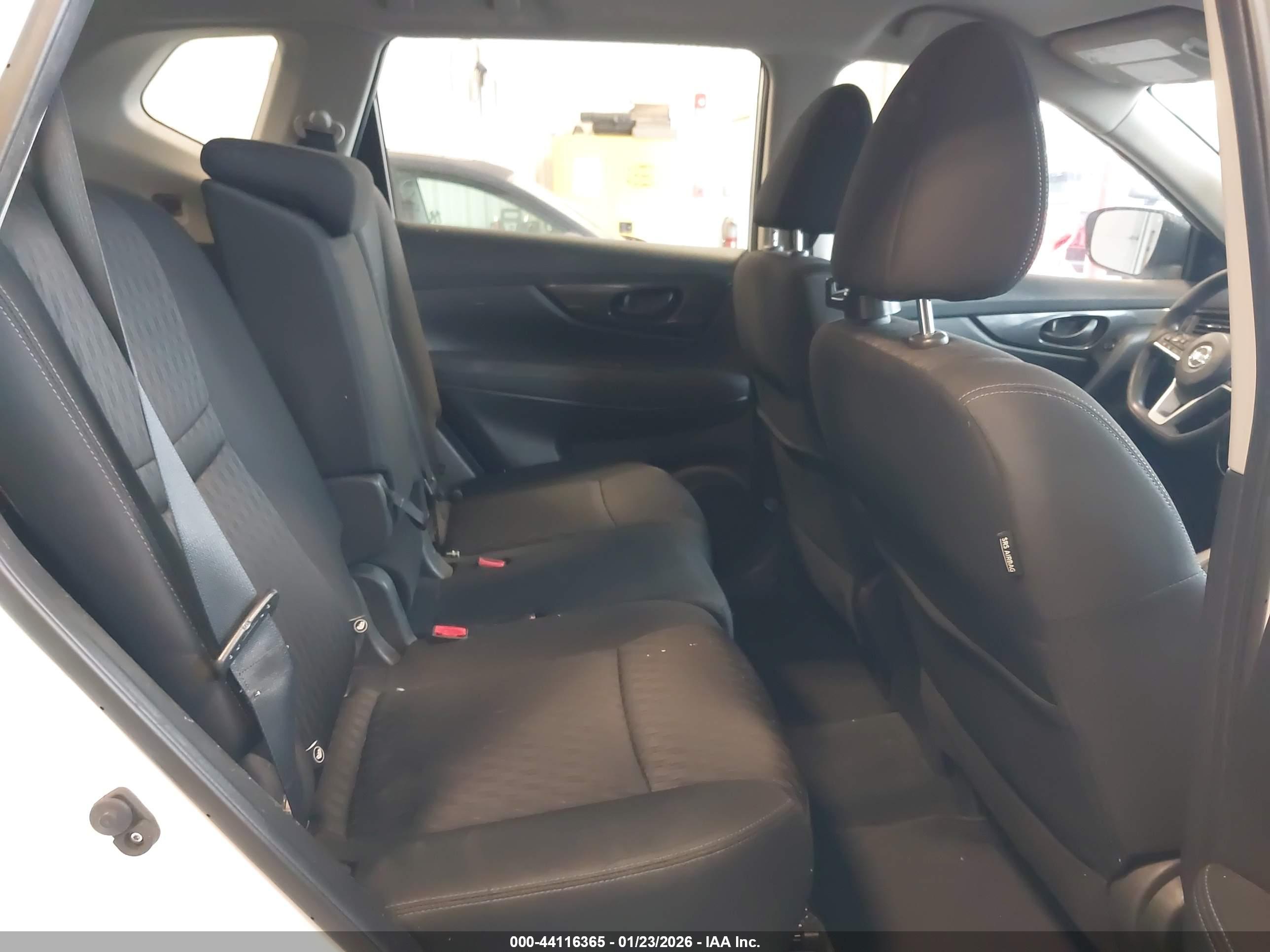 NISSAN ROGUE image 8