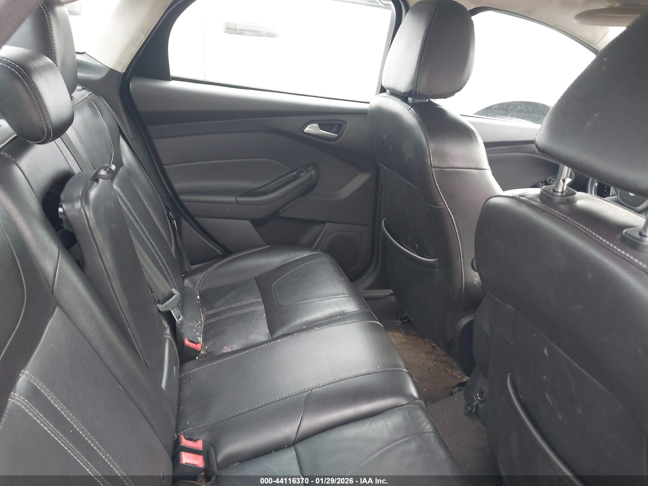 FORD FOCUS image 8