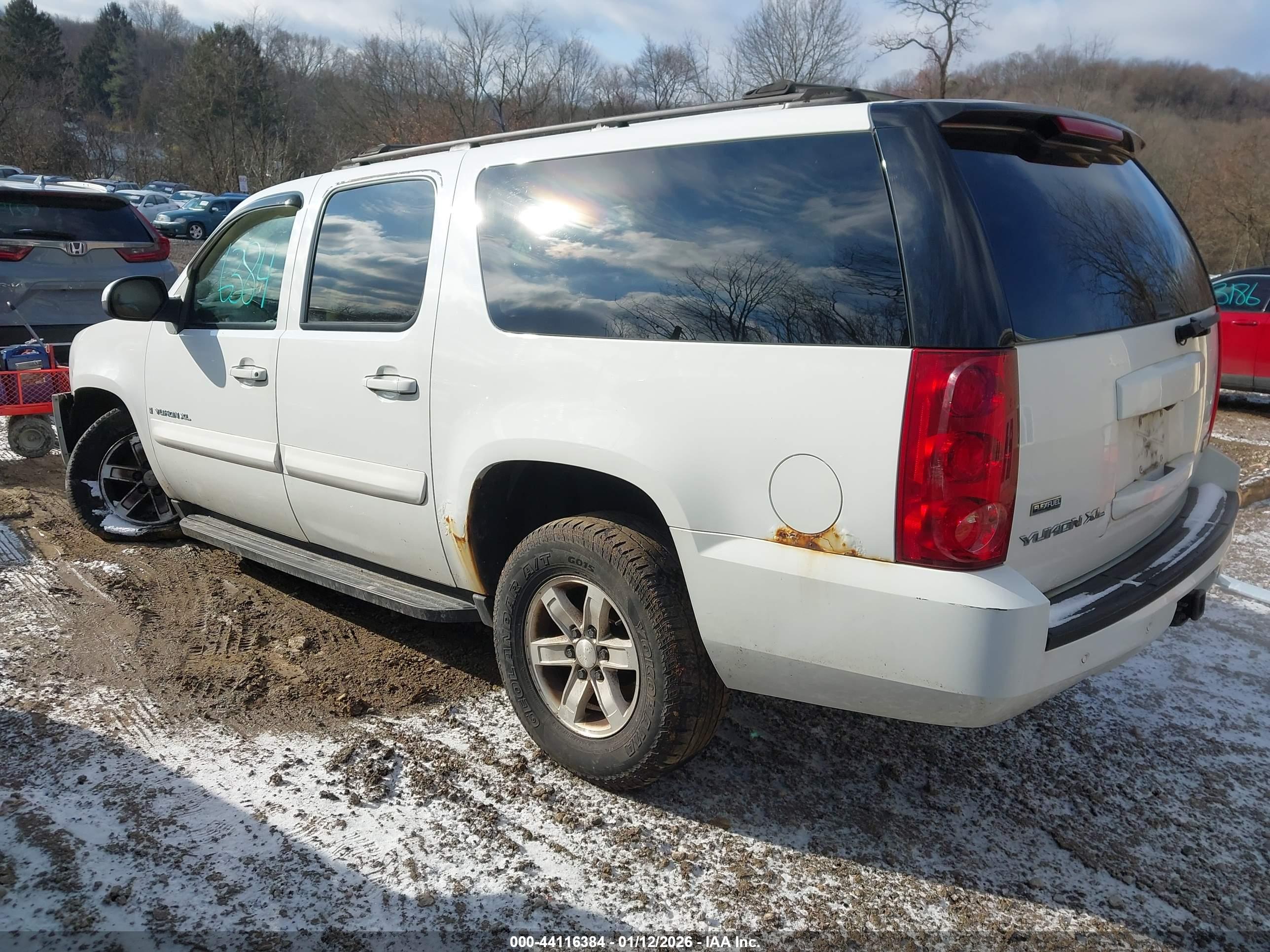 GMC YUKON image 3