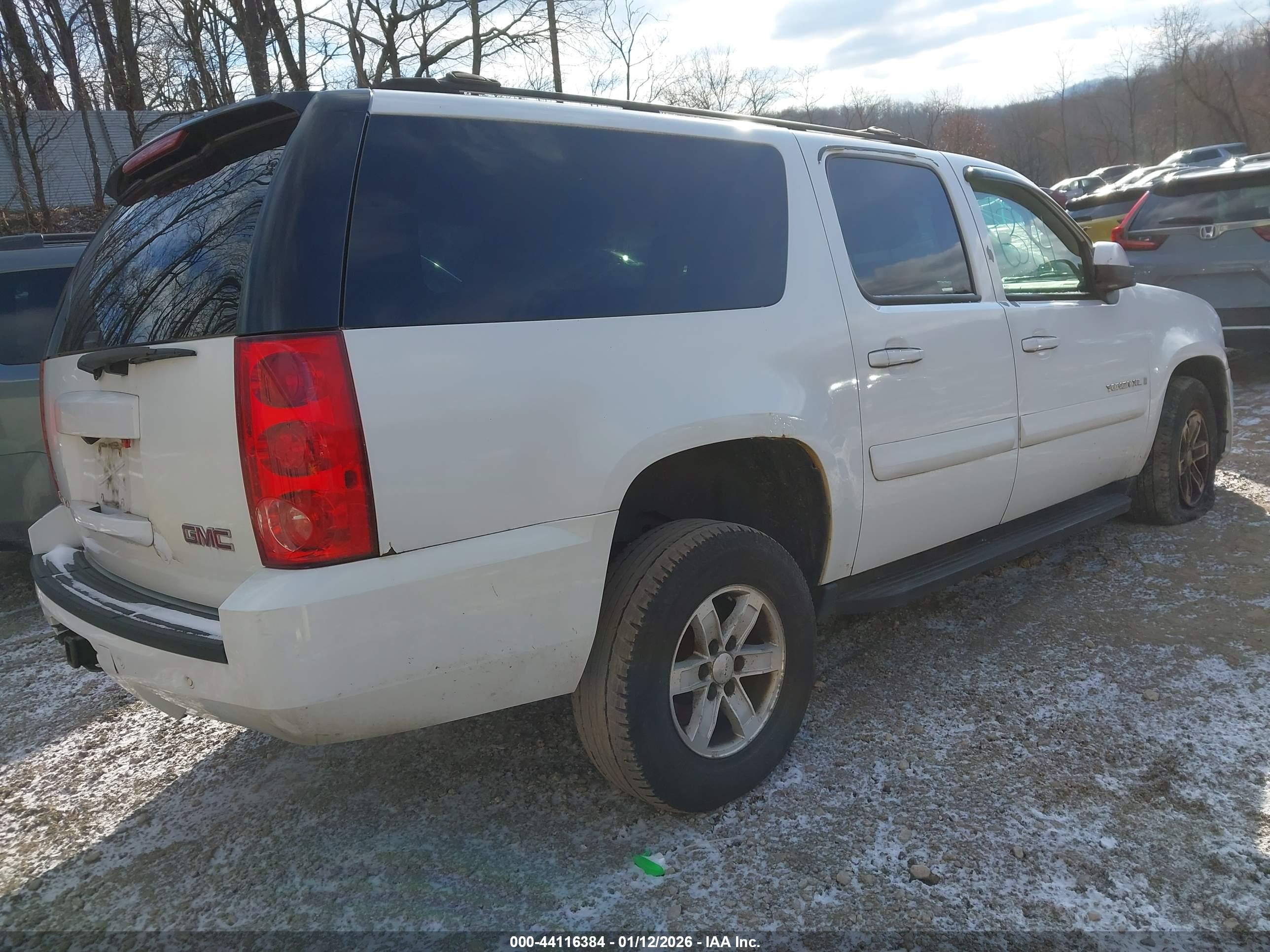 GMC YUKON image 4