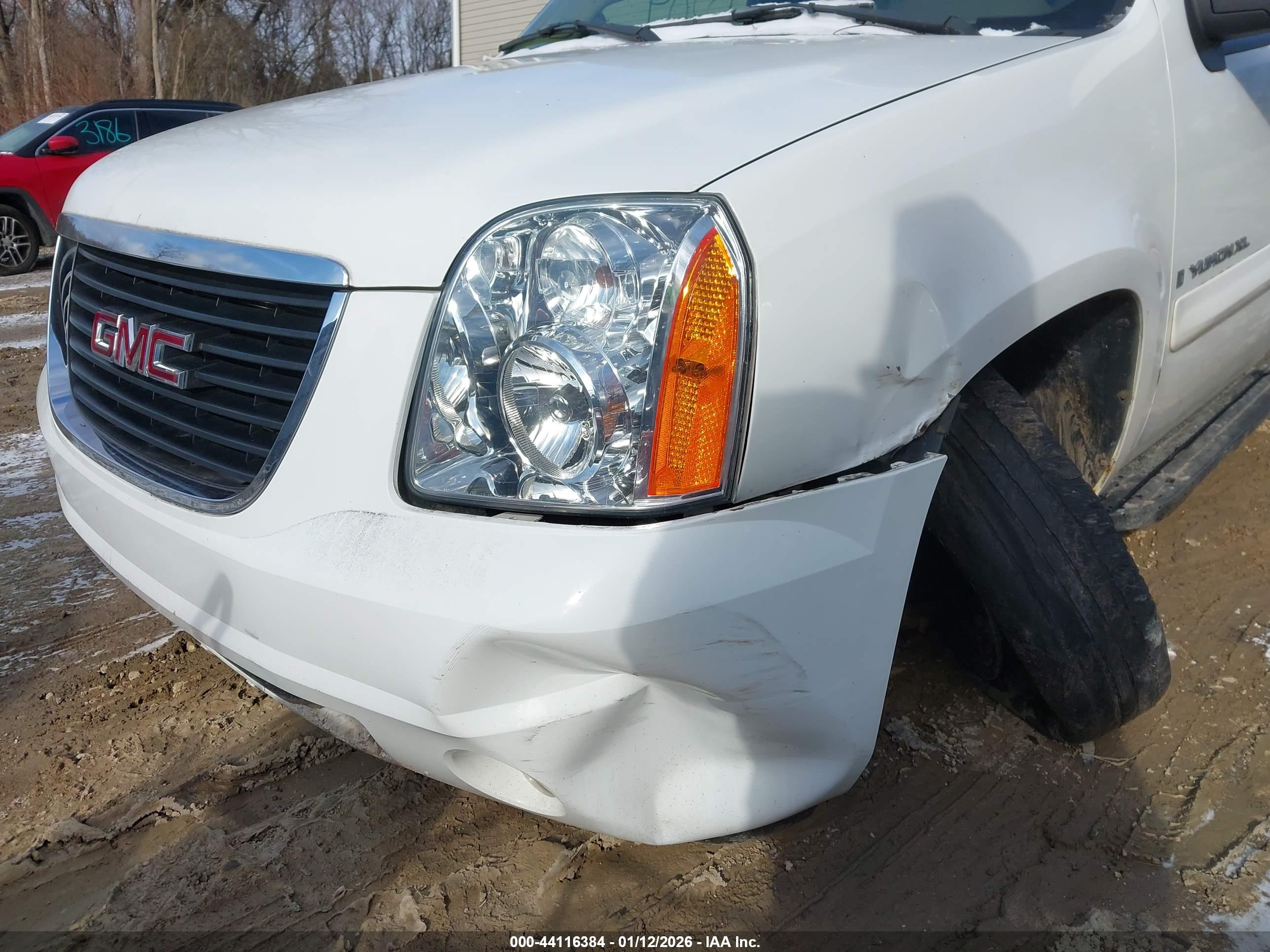 GMC YUKON image 6
