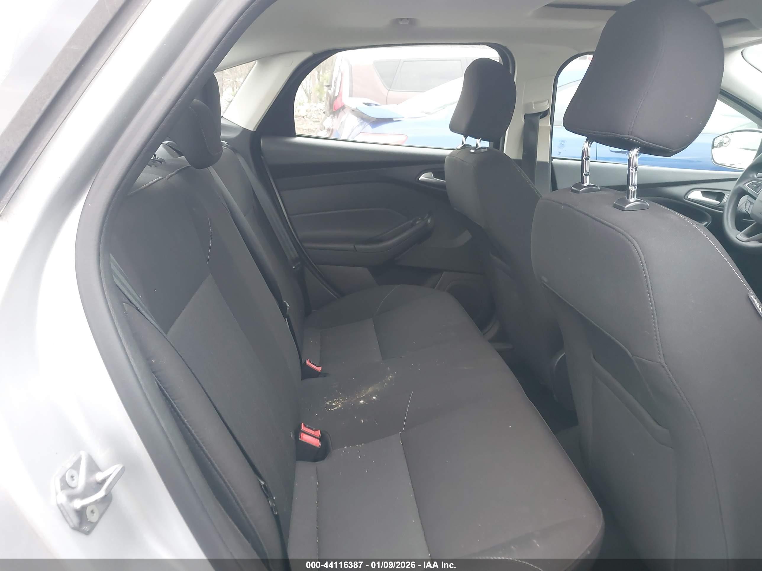 FORD FOCUS image 8