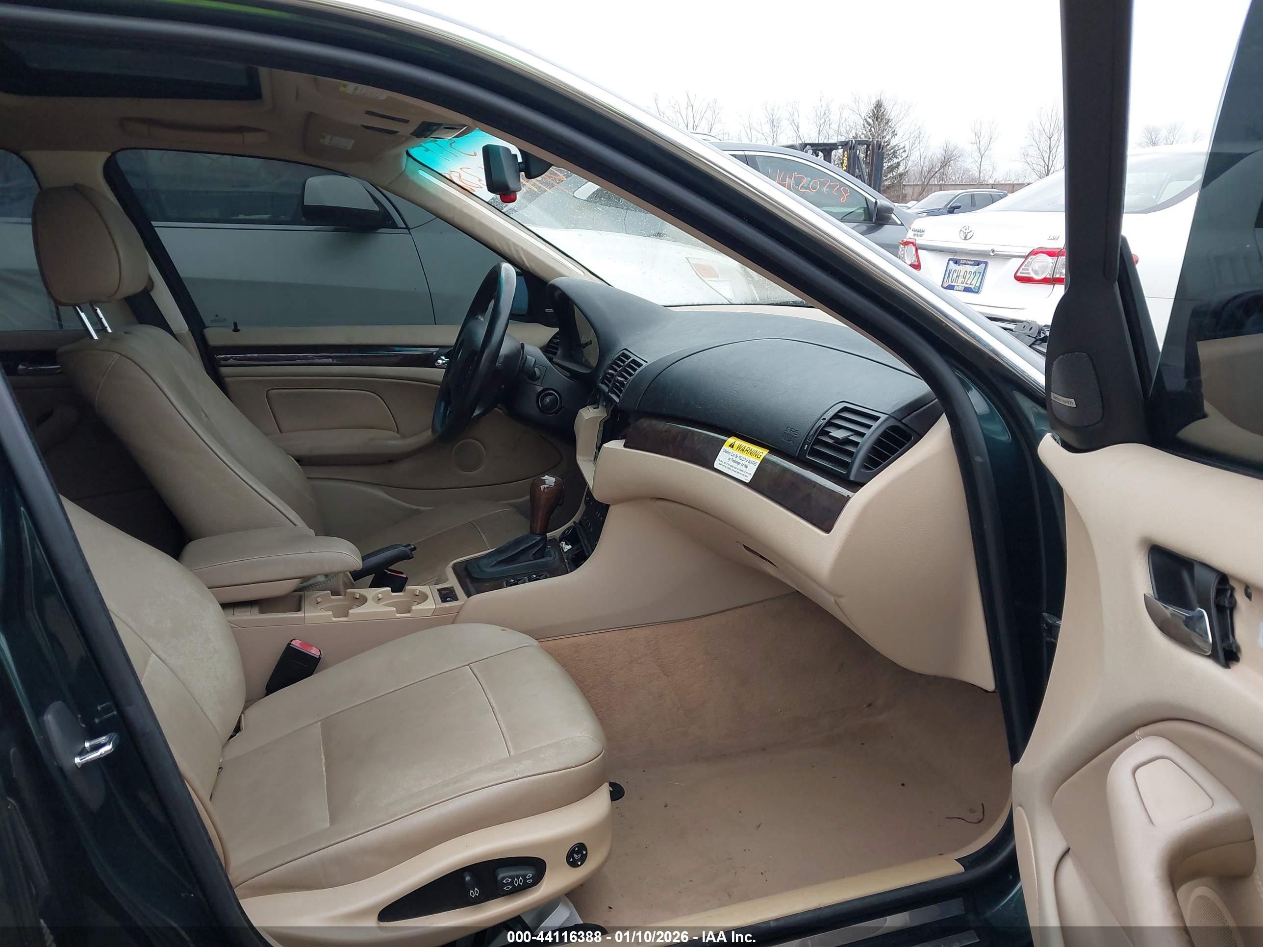 BMW 330XI image 5