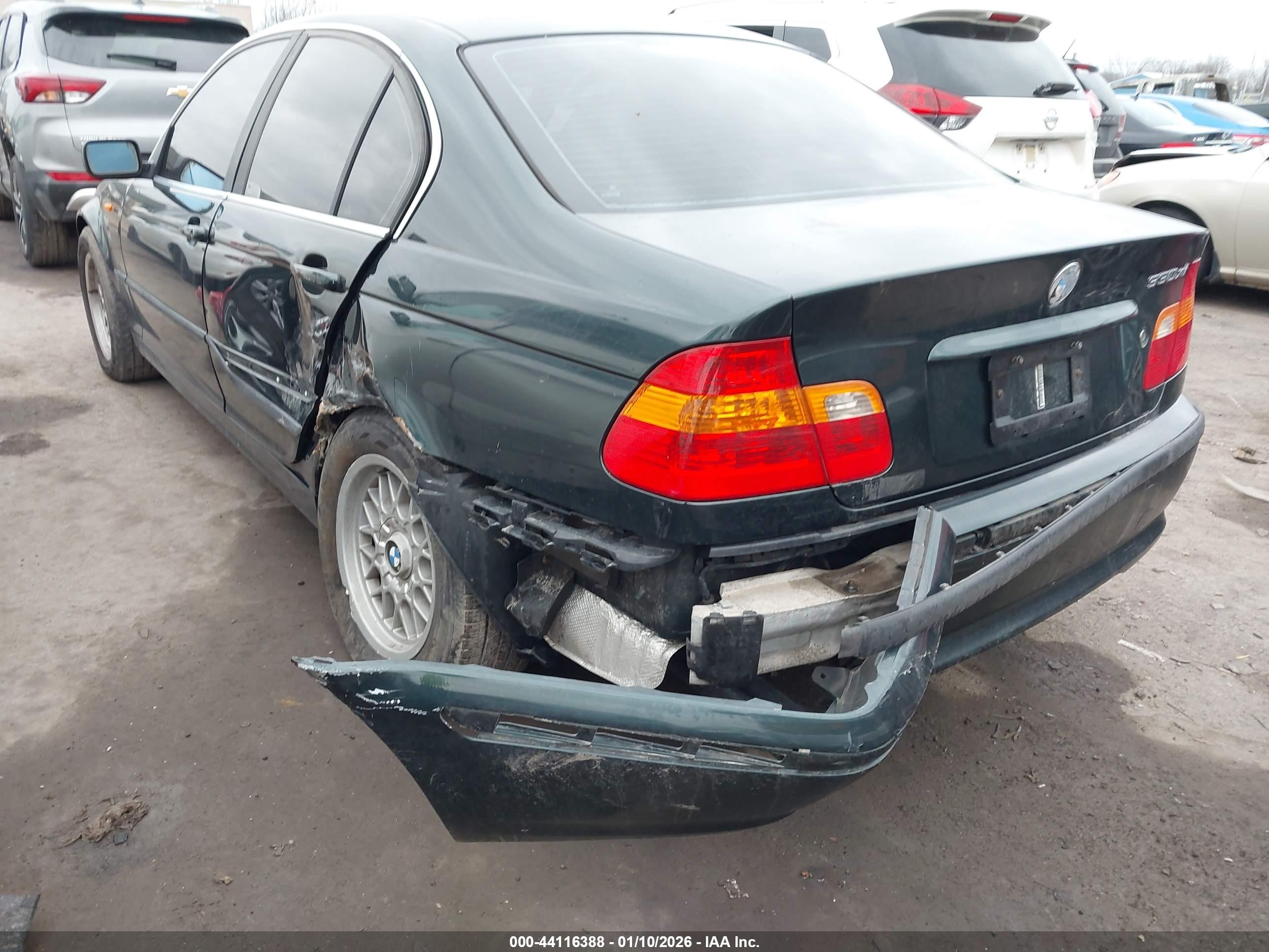 BMW 330XI image 6