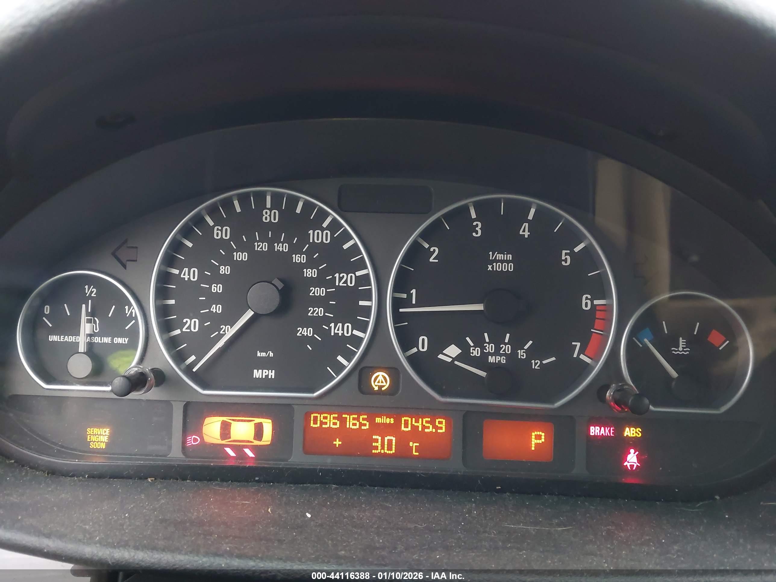 BMW 330XI image 7