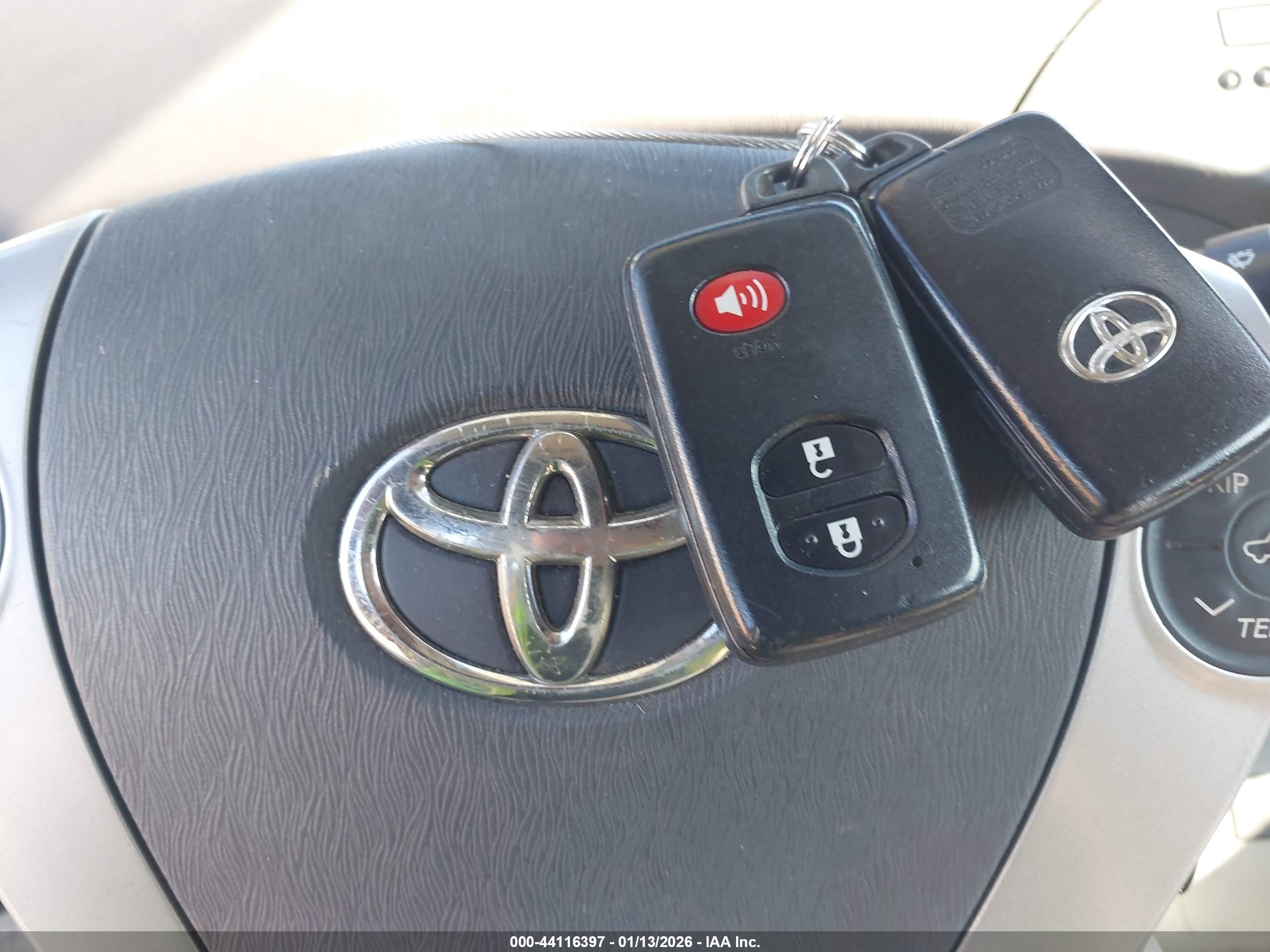 TOYOTA PRIUS image 11