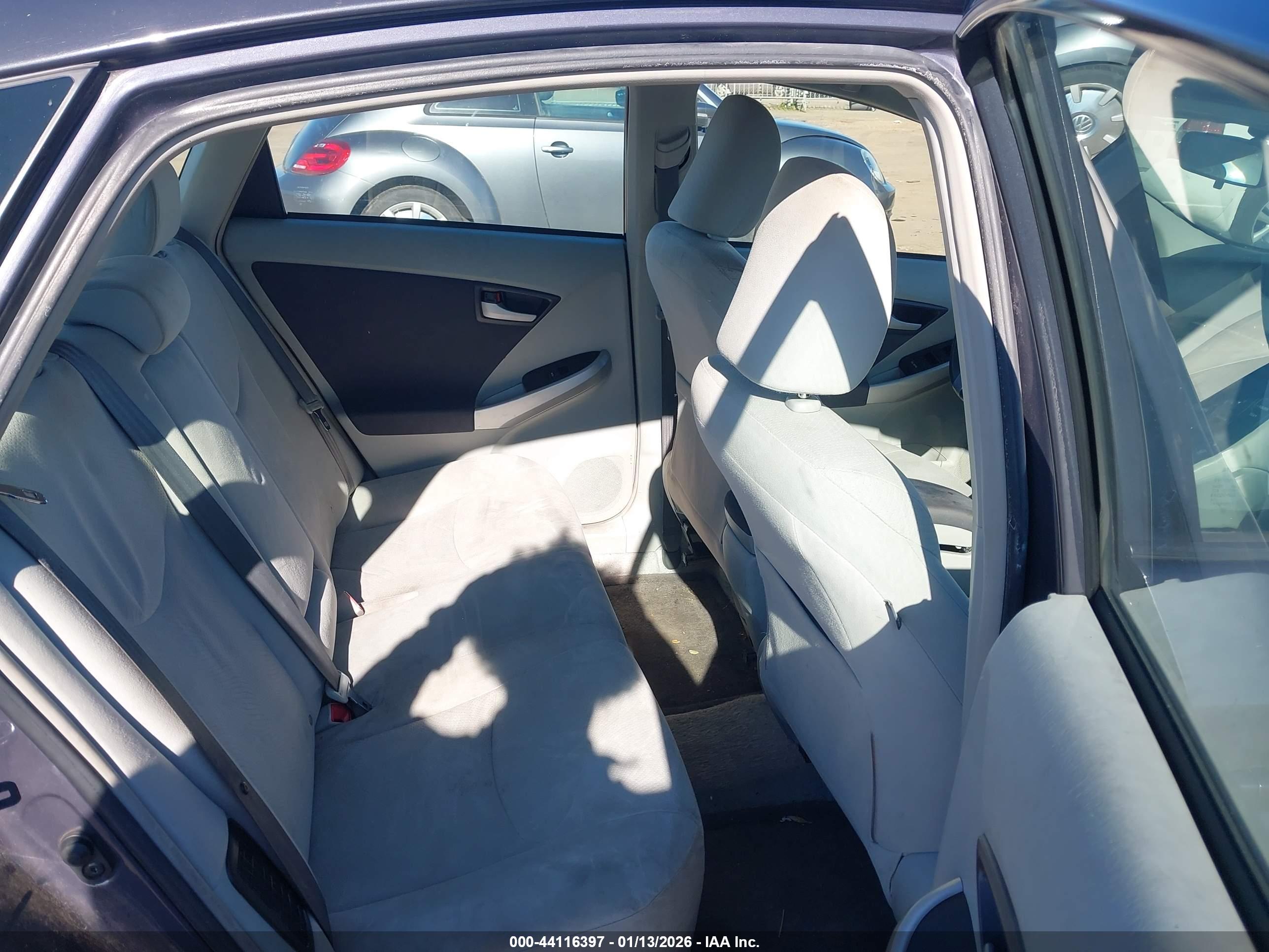 TOYOTA PRIUS image 8