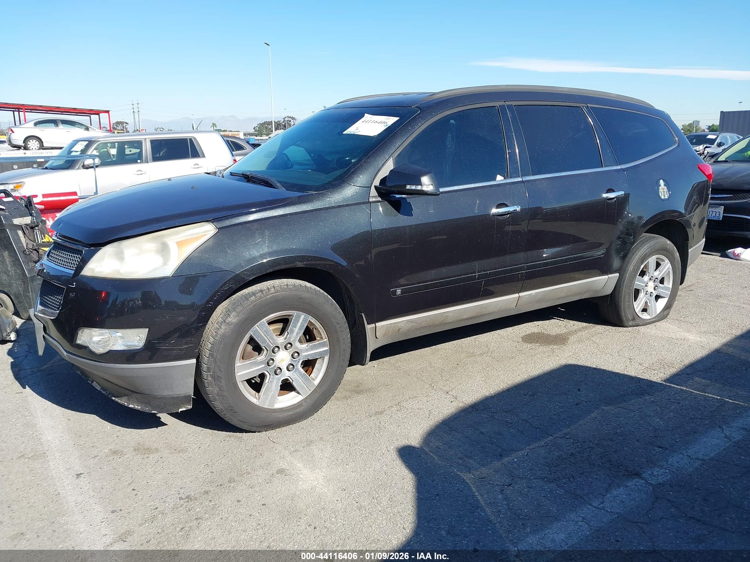 CHEVROLET TRAVERSE image 2