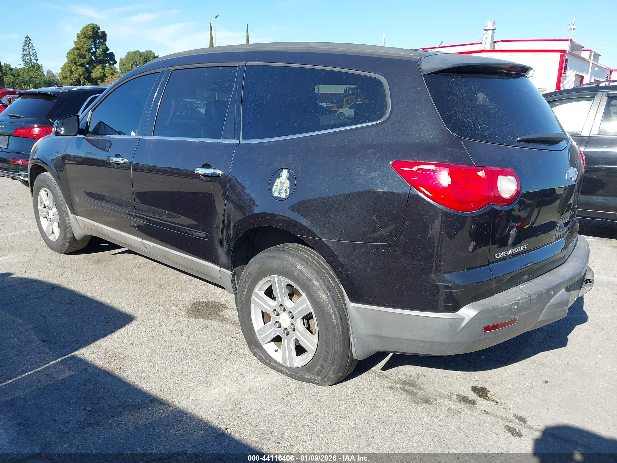 CHEVROLET TRAVERSE image 3