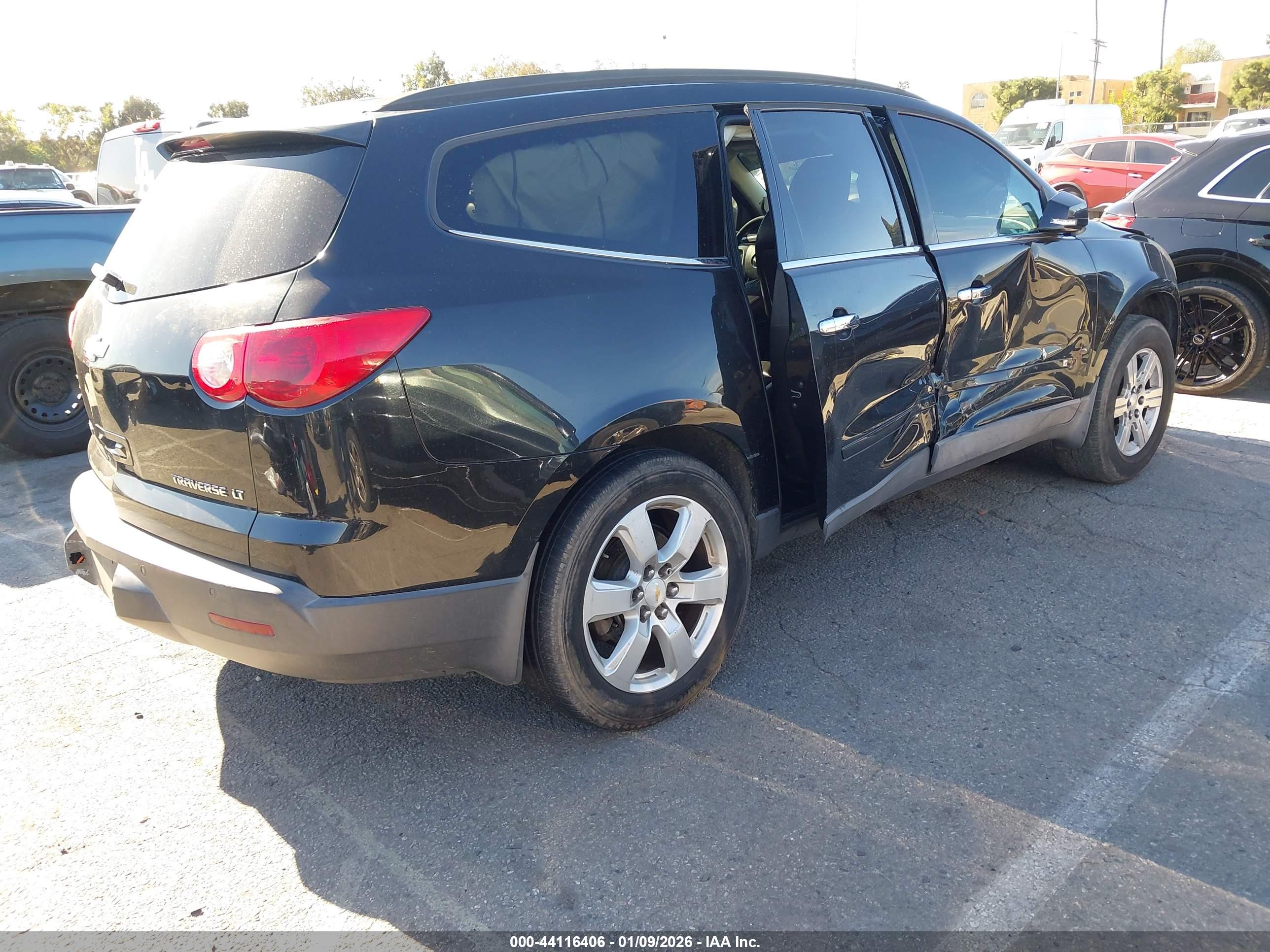 CHEVROLET TRAVERSE image 4