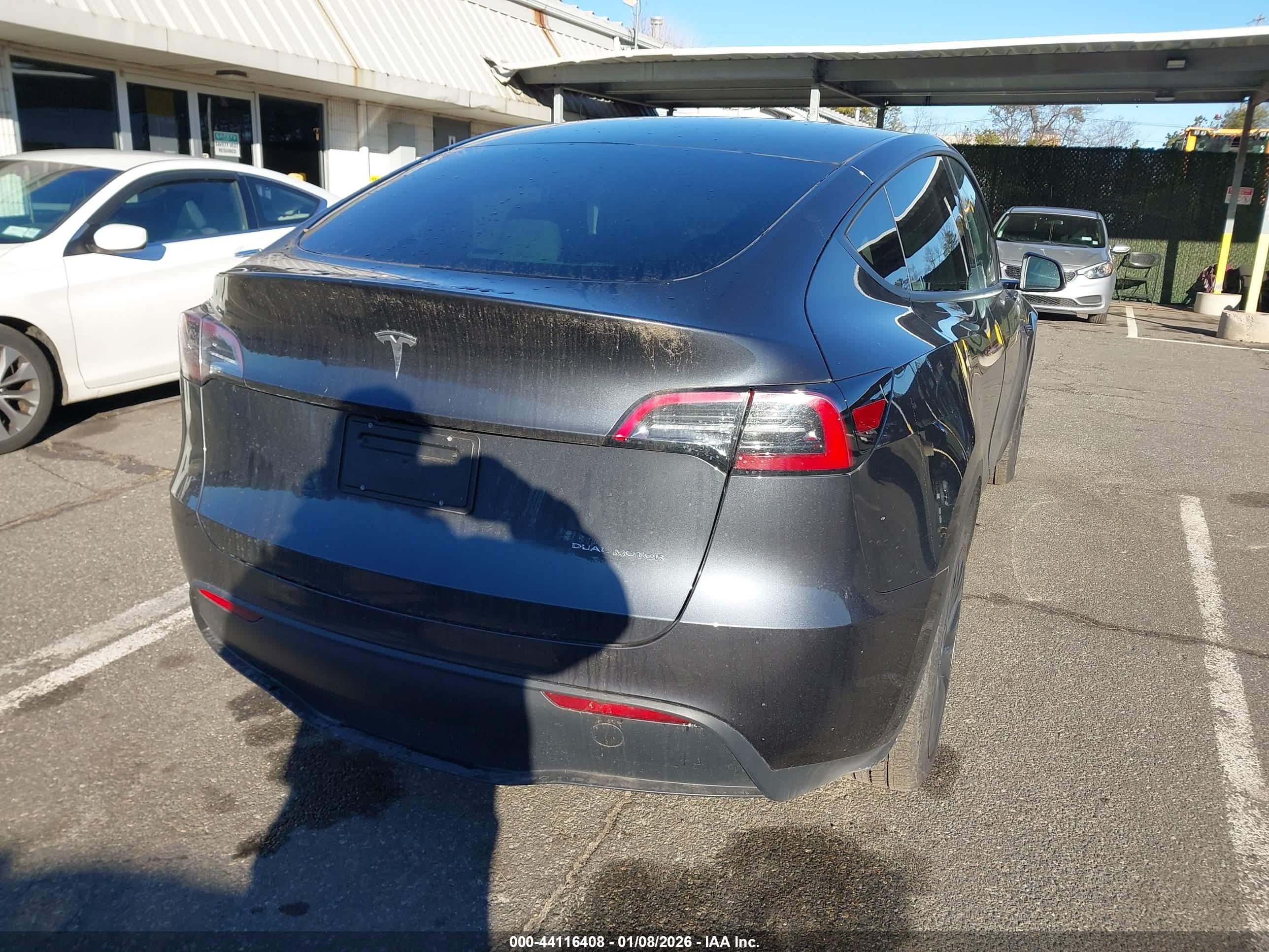 TESLA MODEL image 4