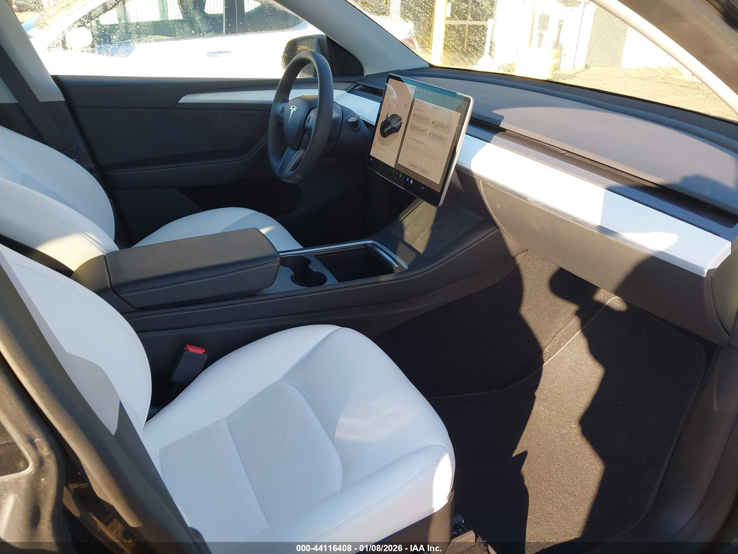 TESLA MODEL image 5