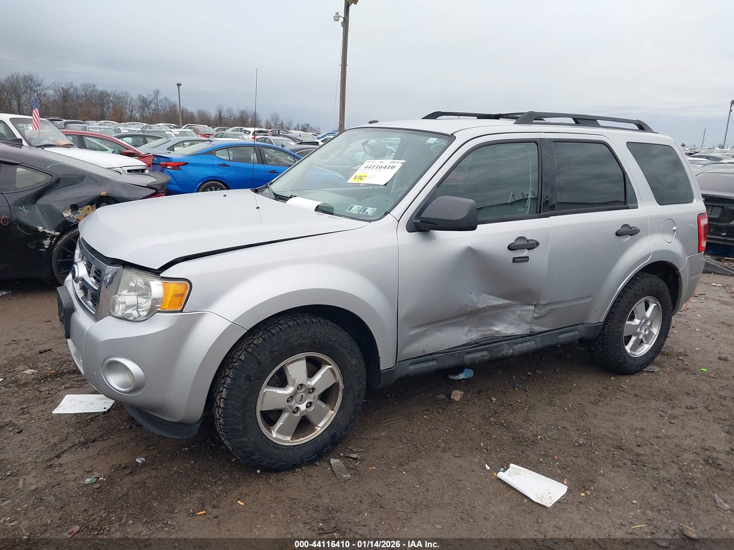 FORD ESCAPE image 2