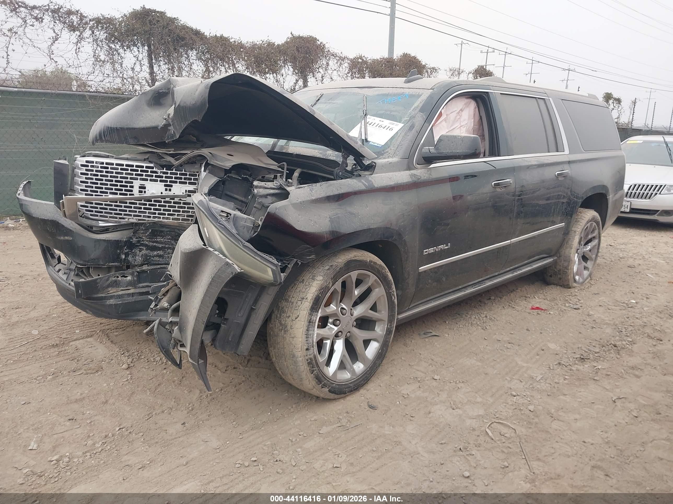 GMC YUKON image 2