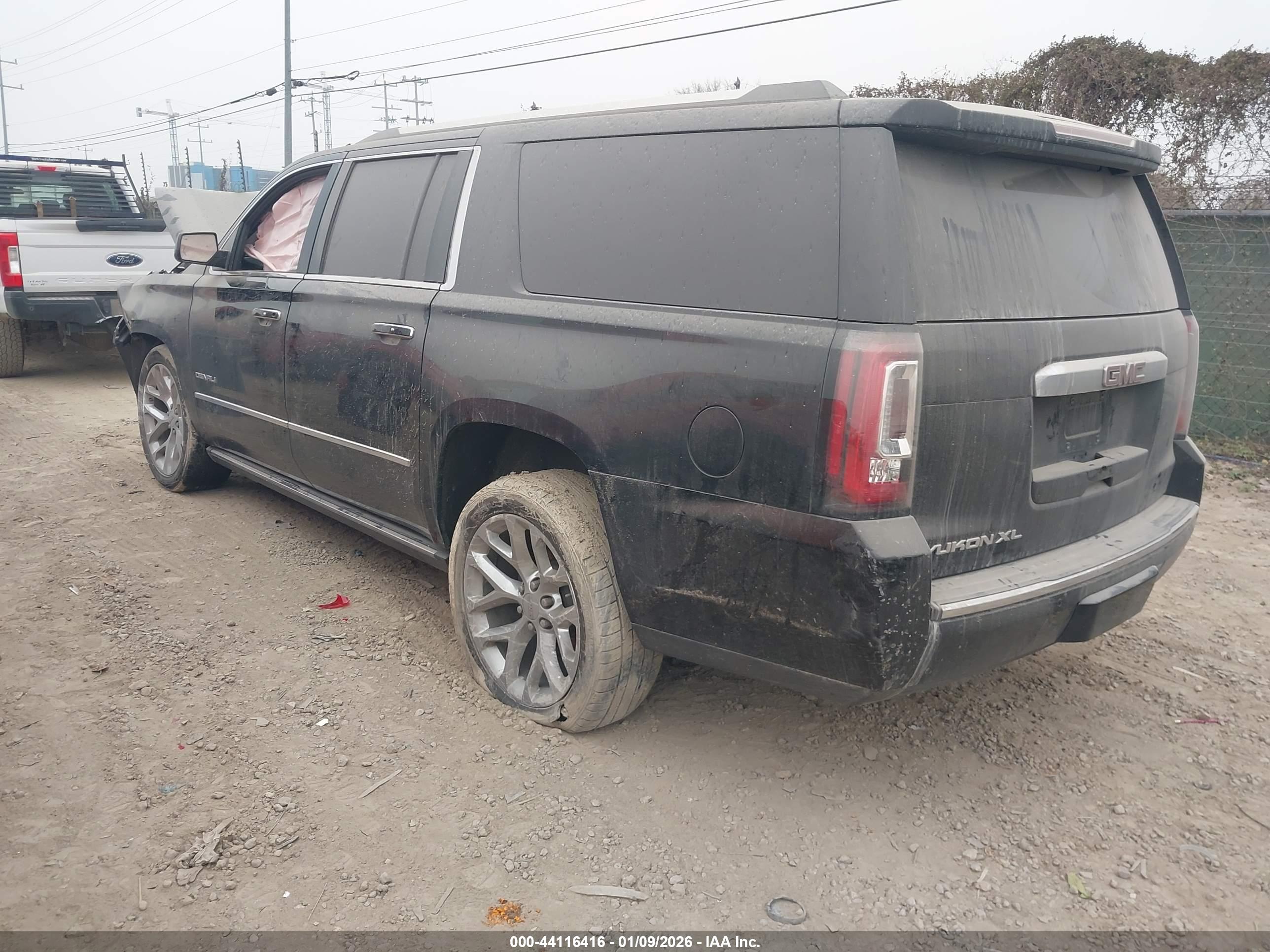GMC YUKON image 3