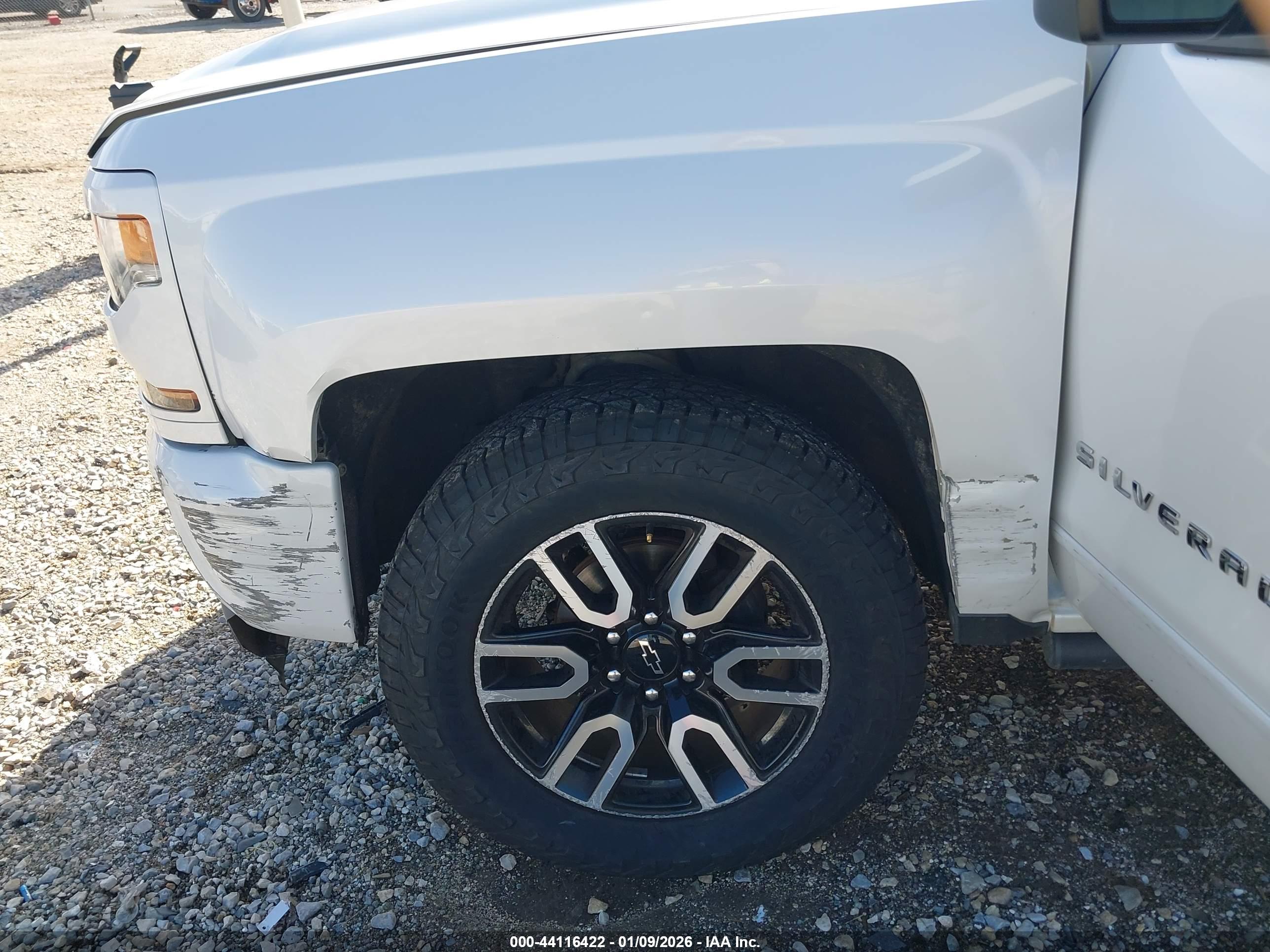 CHEVROLET SILVERADO image 6