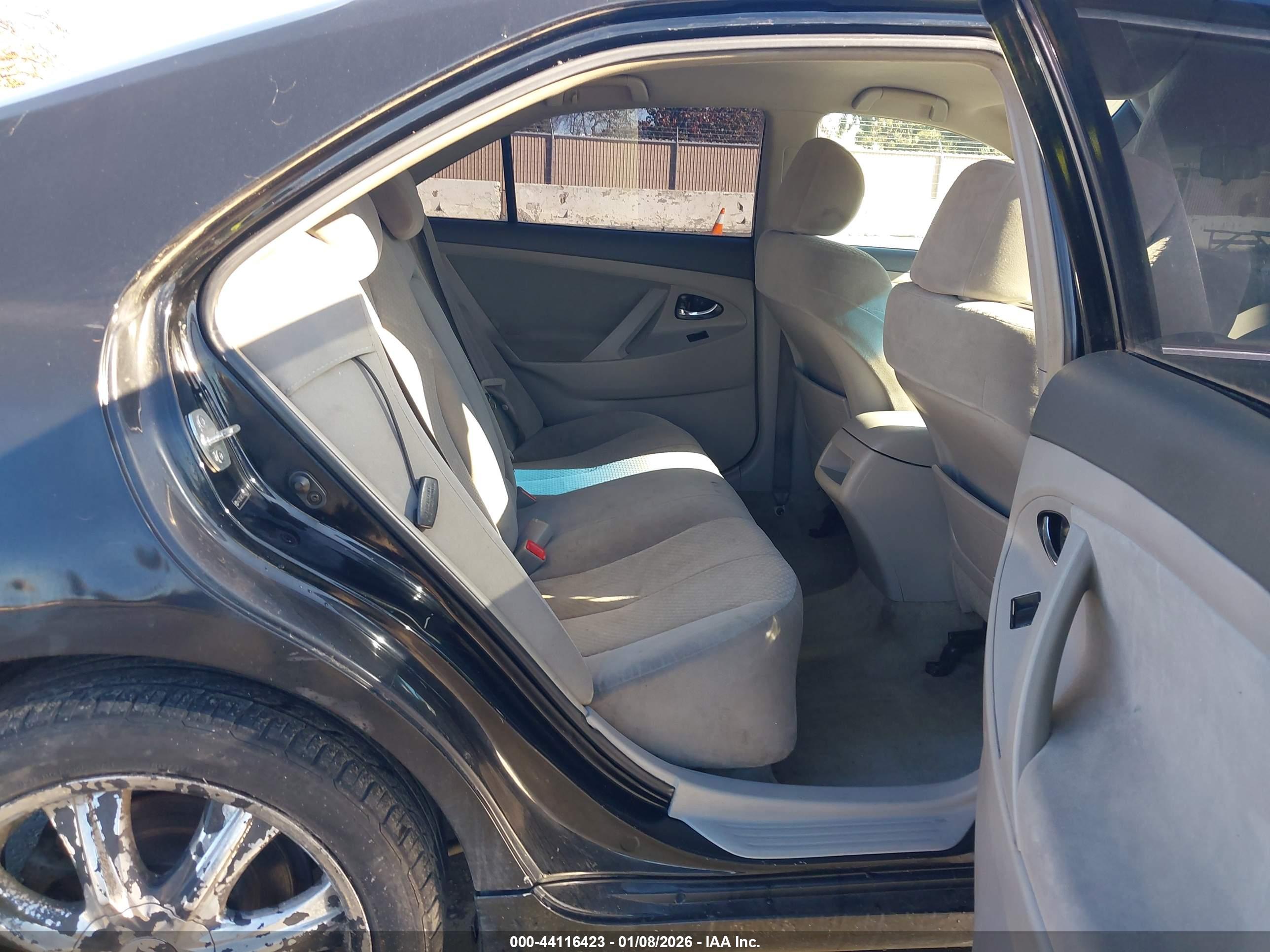TOYOTA CAMRY image 8