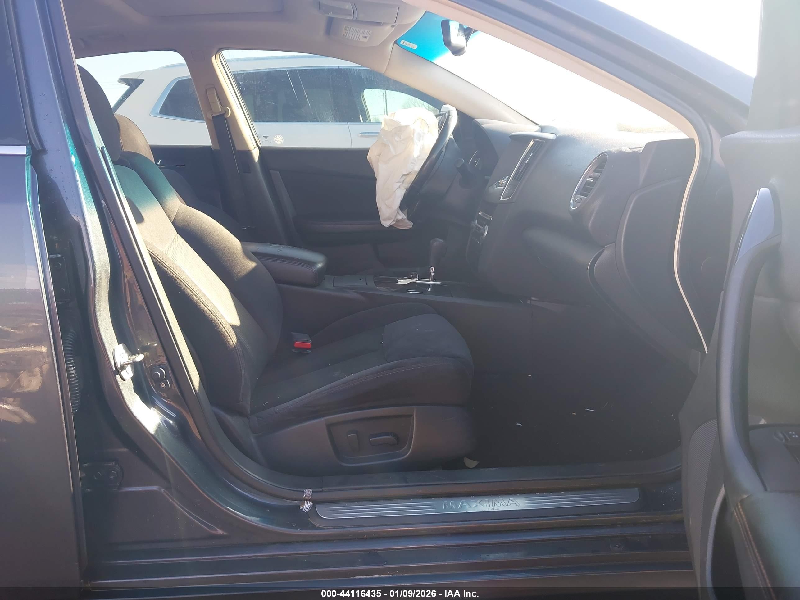 NISSAN MAXIMA image 5