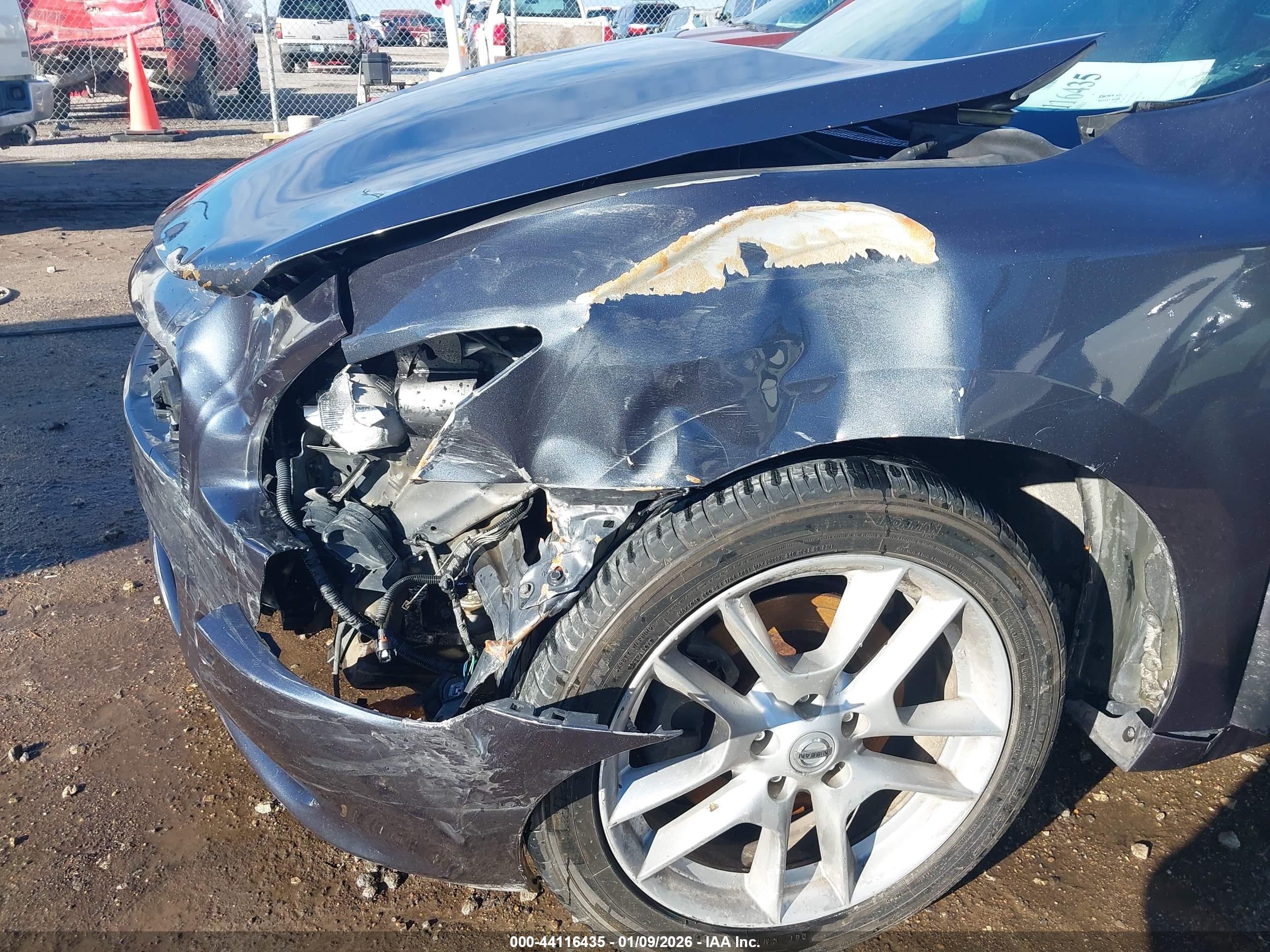 NISSAN MAXIMA image 6