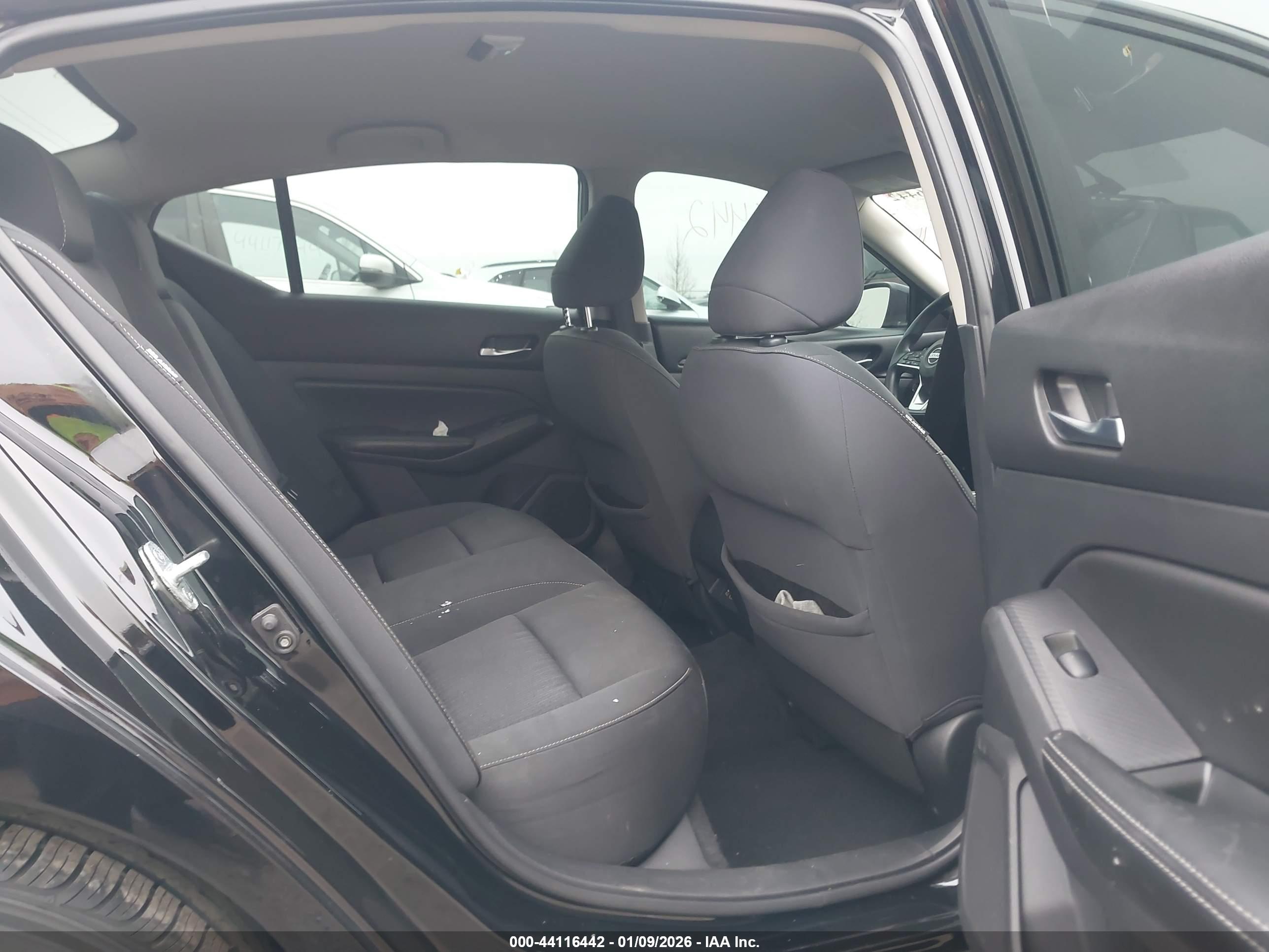 NISSAN ALTIMA image 8
