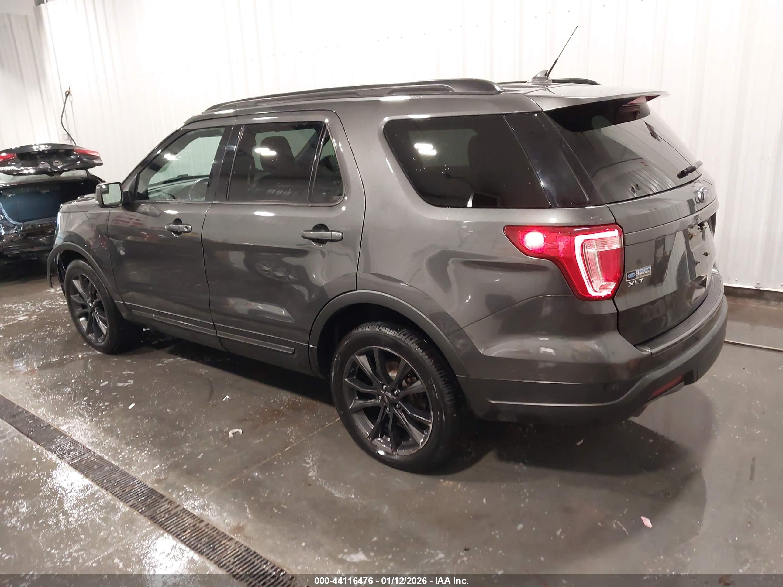 FORD EXPLORER image 3