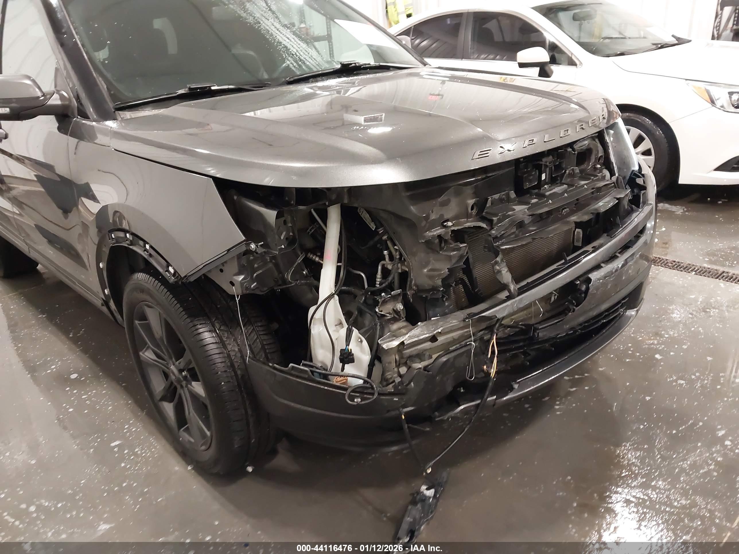 FORD EXPLORER image 6